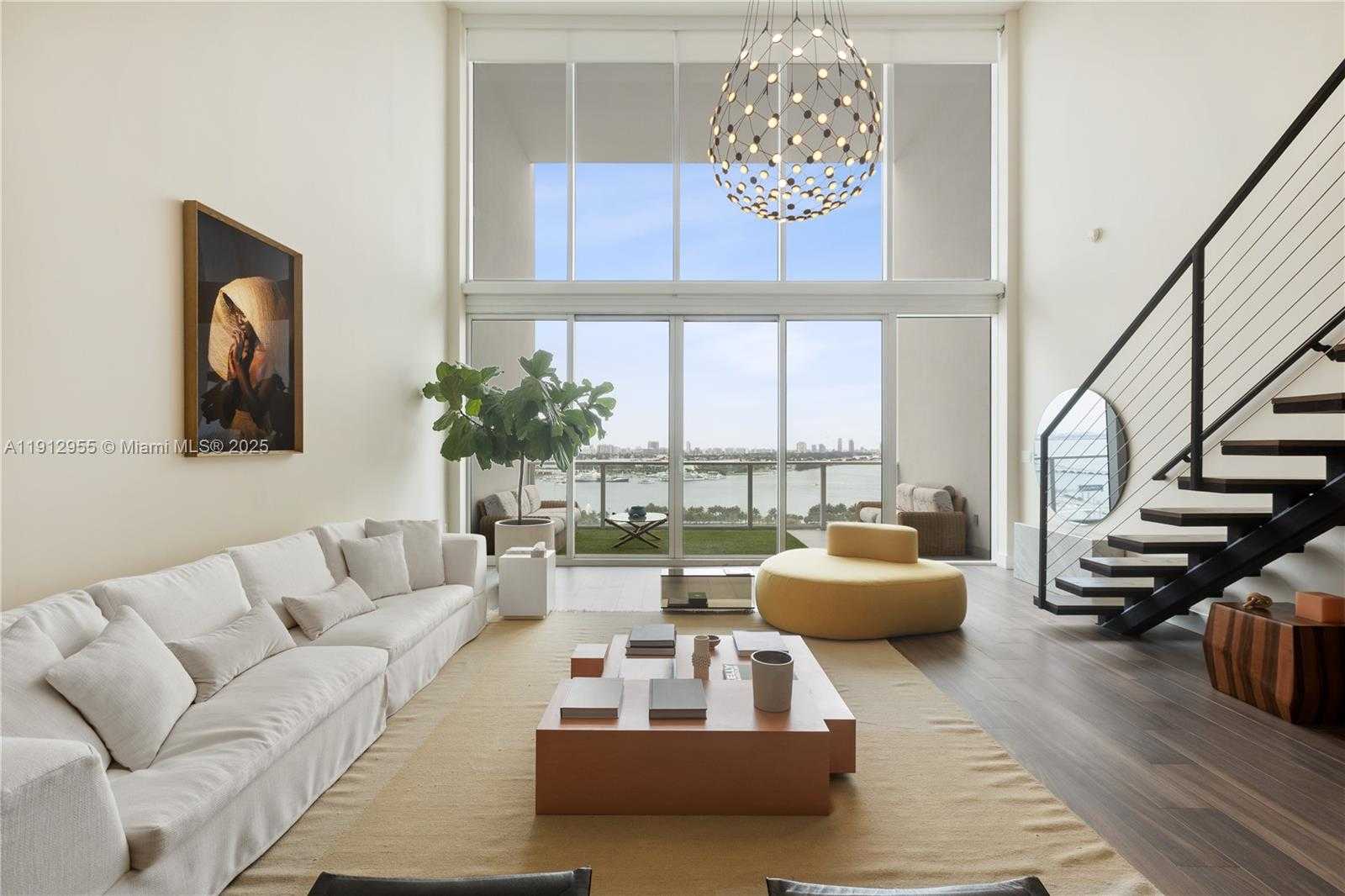 Small Image of 1040 BISCAYNE BLVD #1602, Miami Number 2