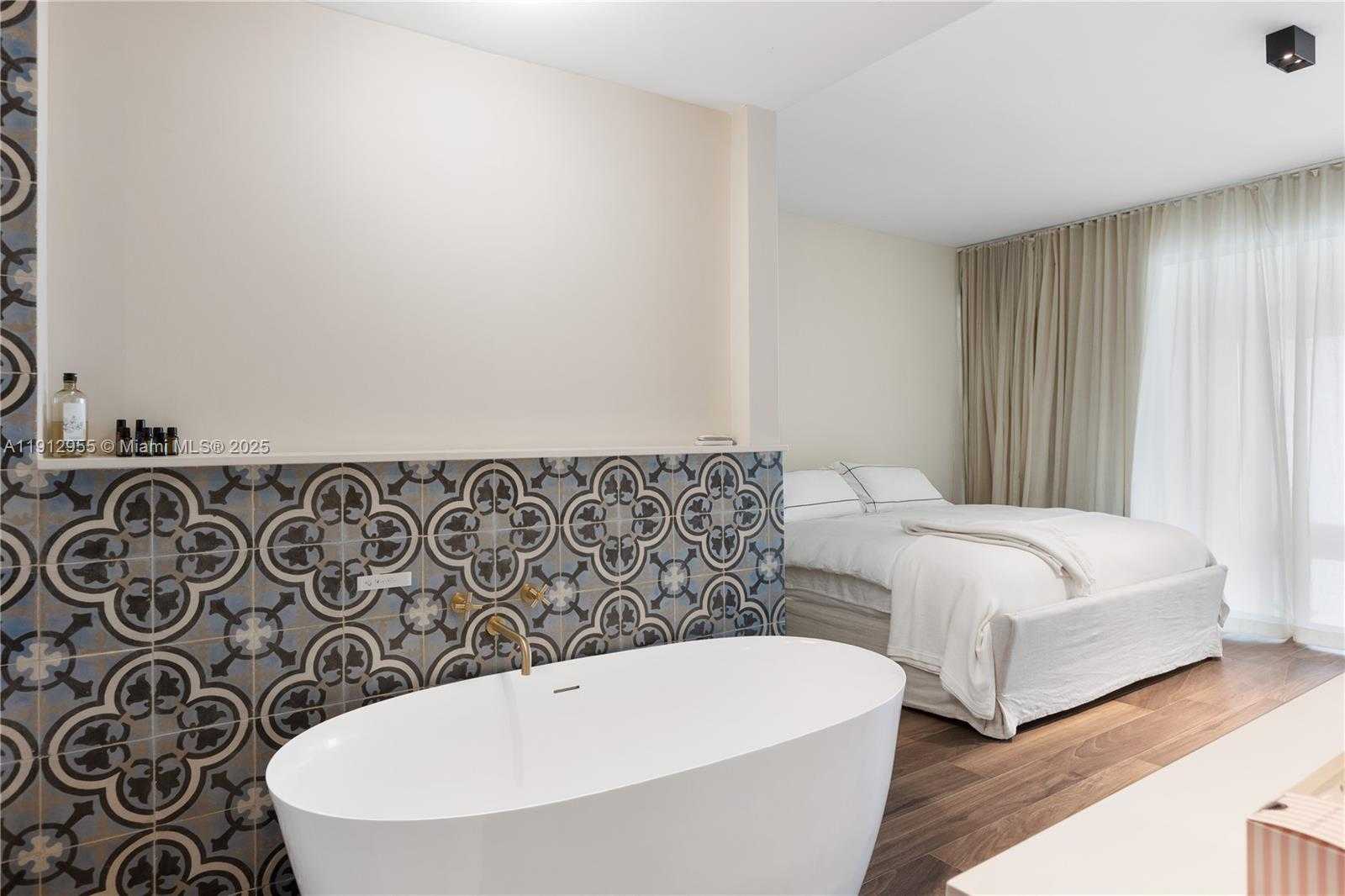 Small Image of 1040 BISCAYNE BLVD #1602, Miami Number 21