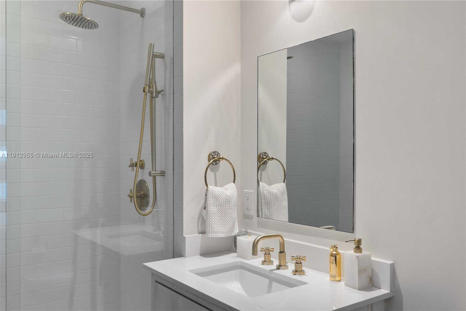 Small Image of 1040 BISCAYNE BLVD #1602, Miami Number 23