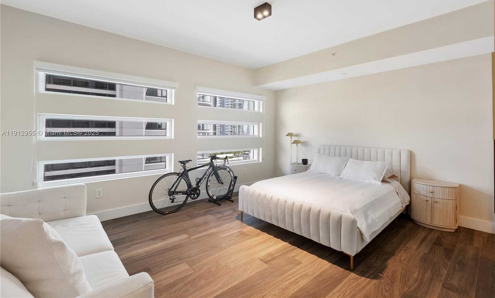 Small Image of 1040 BISCAYNE BLVD #1602, Miami Number 26