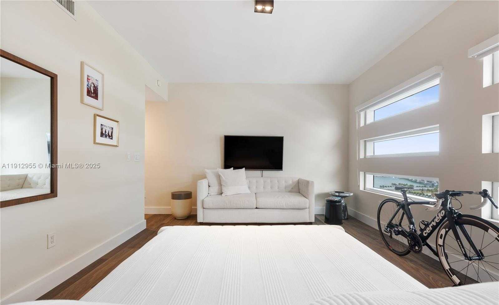 Small Image of 1040 BISCAYNE BLVD #1602, Miami Number 27