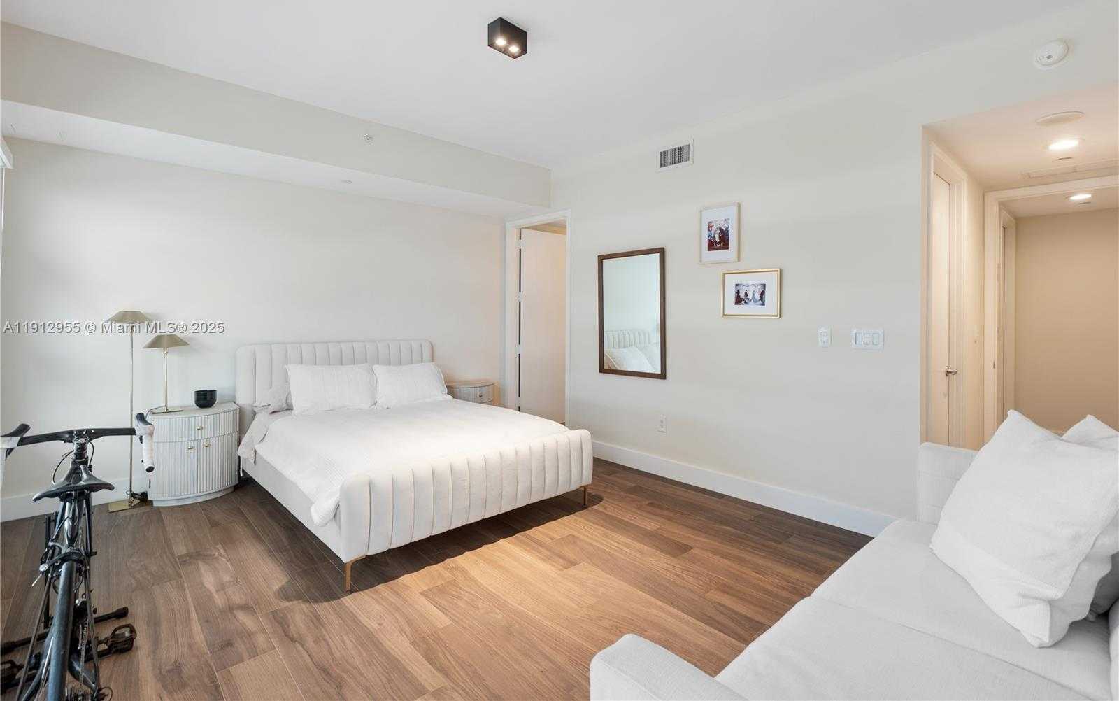 Small Image of 1040 BISCAYNE BLVD #1602, Miami Number 28