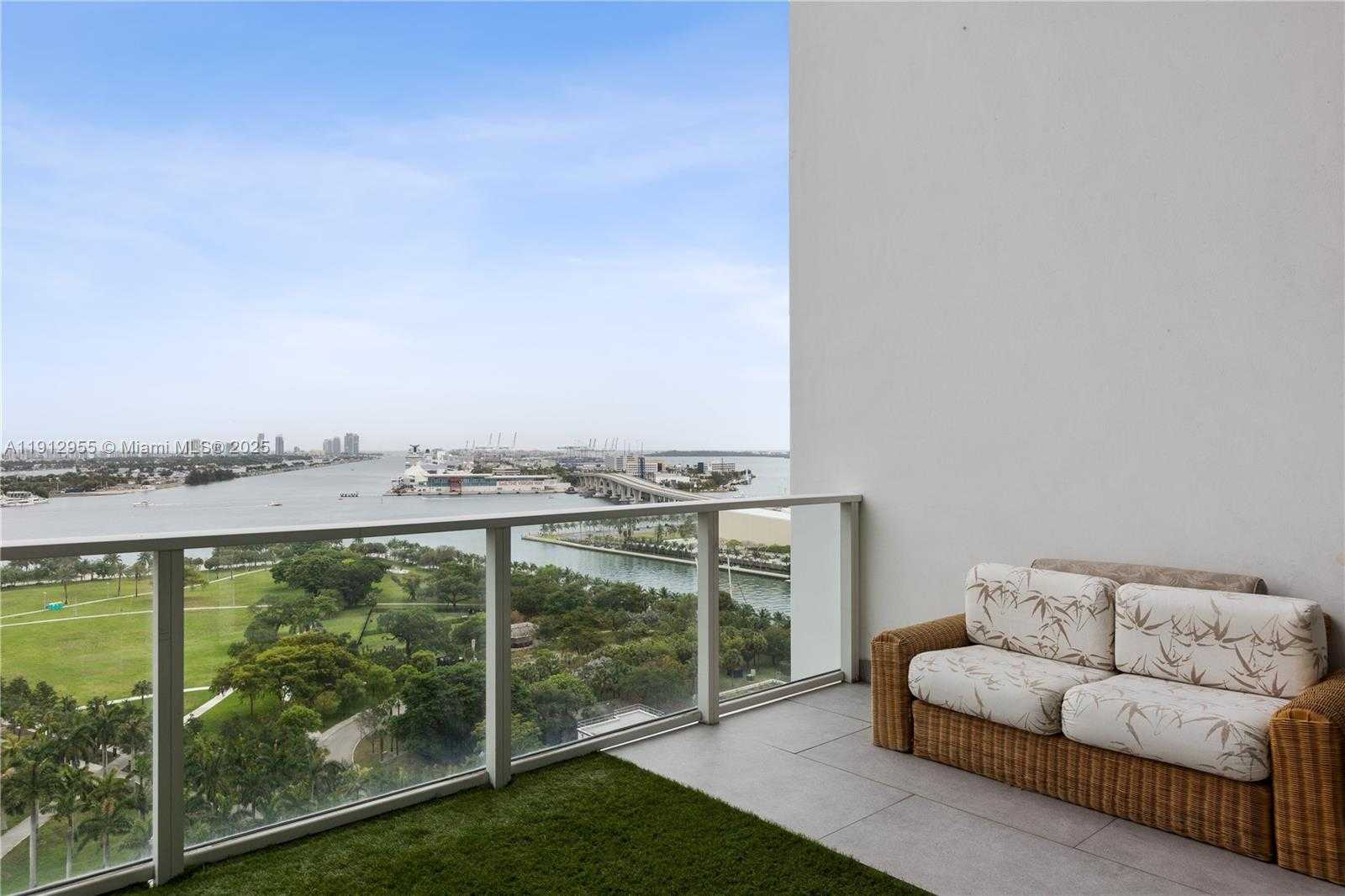 Small Image of 1040 BISCAYNE BLVD #1602, Miami Number 31