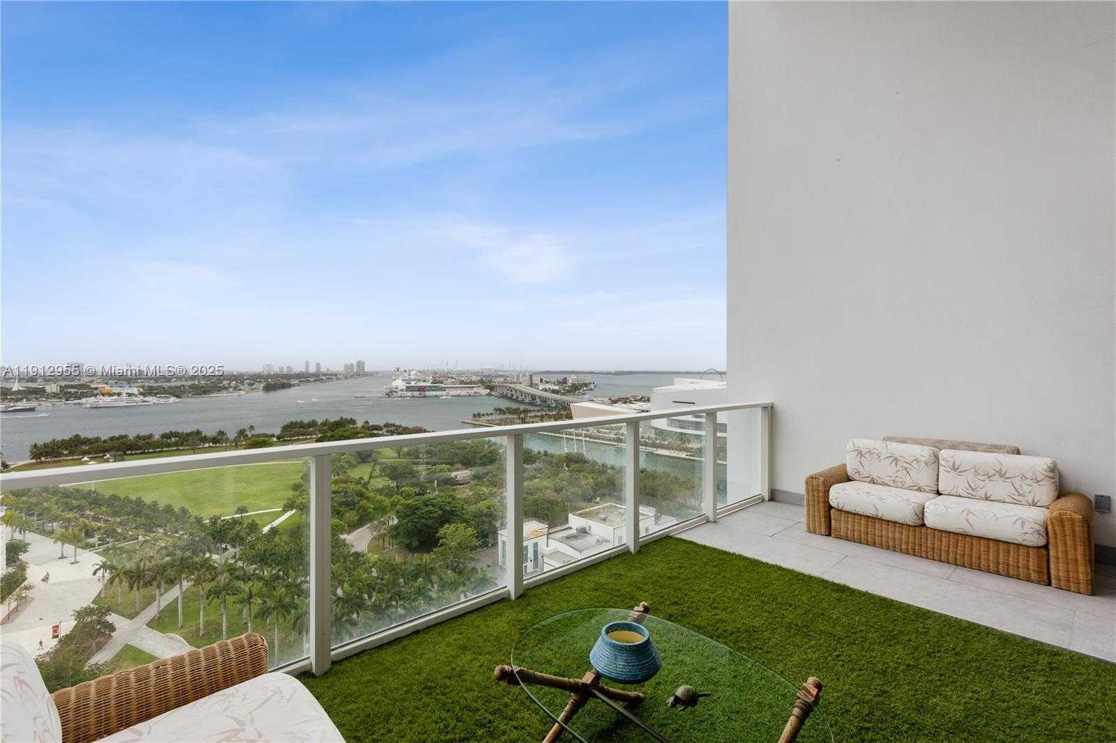 Small Image of 1040 BISCAYNE BLVD #1602, Miami Number 35