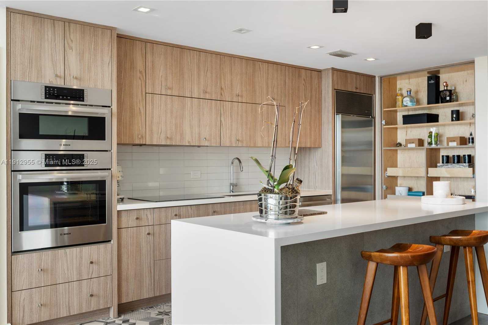 Small Image of 1040 BISCAYNE BLVD #1602, Miami Number 4