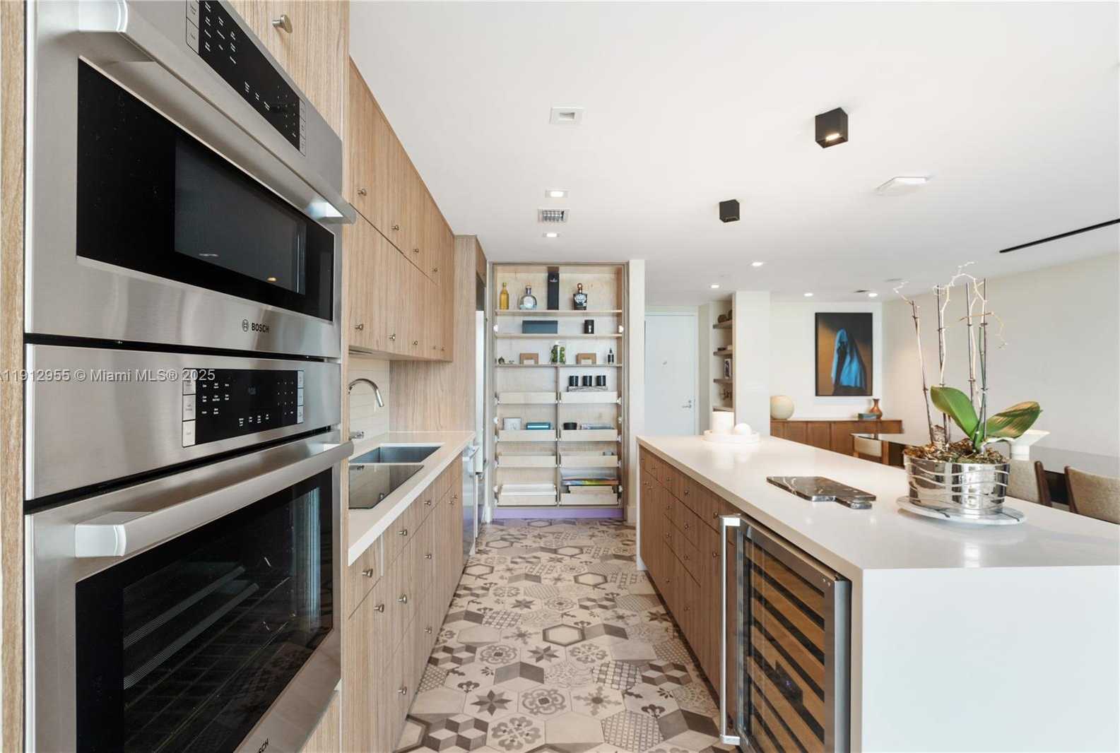 Small Image of 1040 BISCAYNE BLVD #1602, Miami Number 5