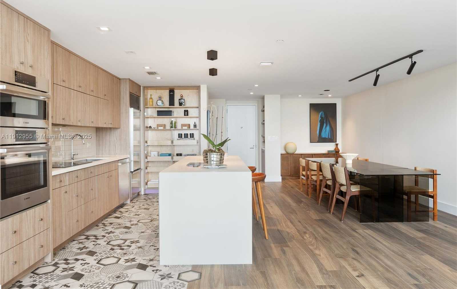 Small Image of 1040 BISCAYNE BLVD #1602, Miami Number 9