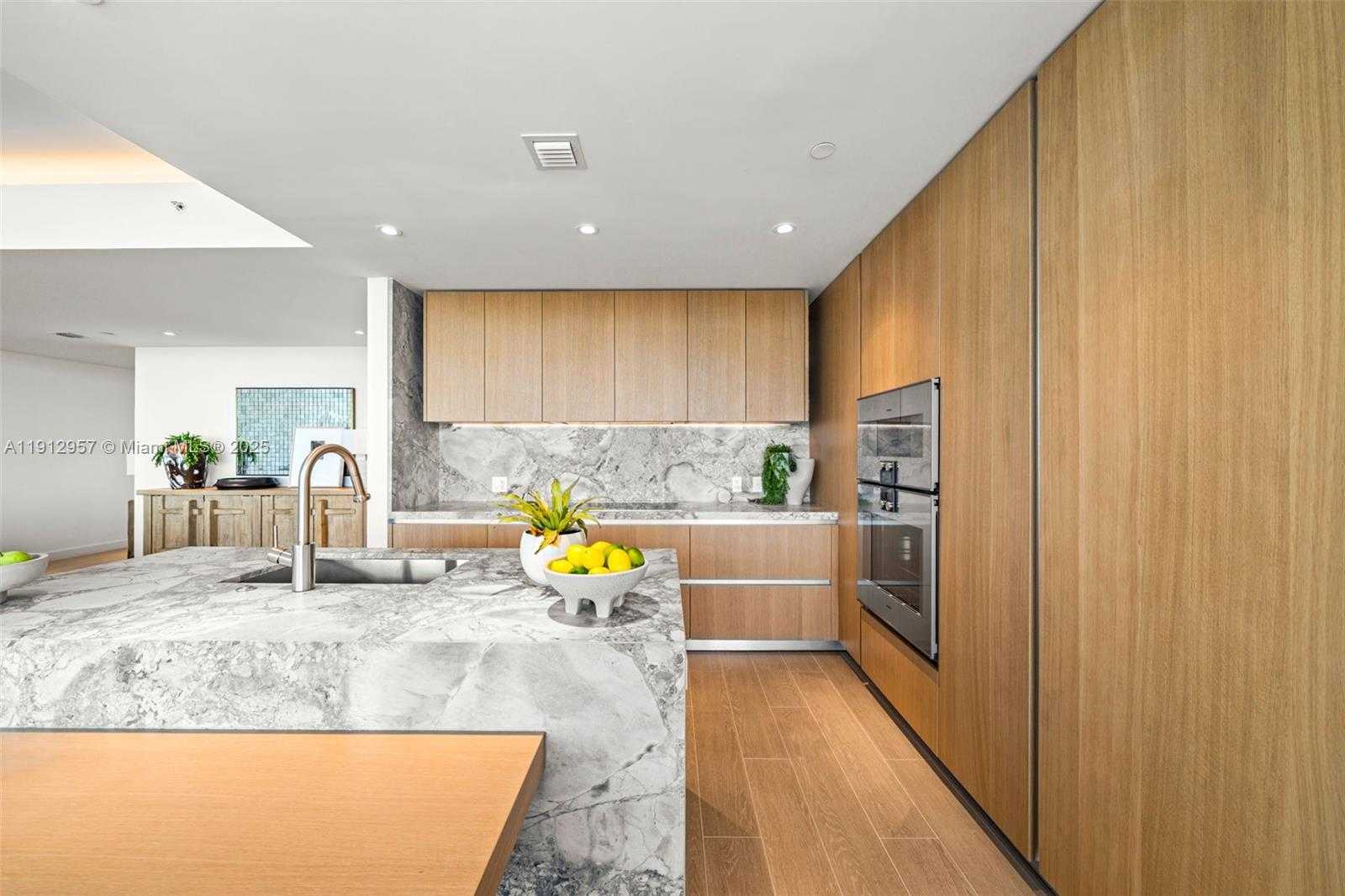 Small Image of 500 ALTON RD #2303, Miami Beach Number 10