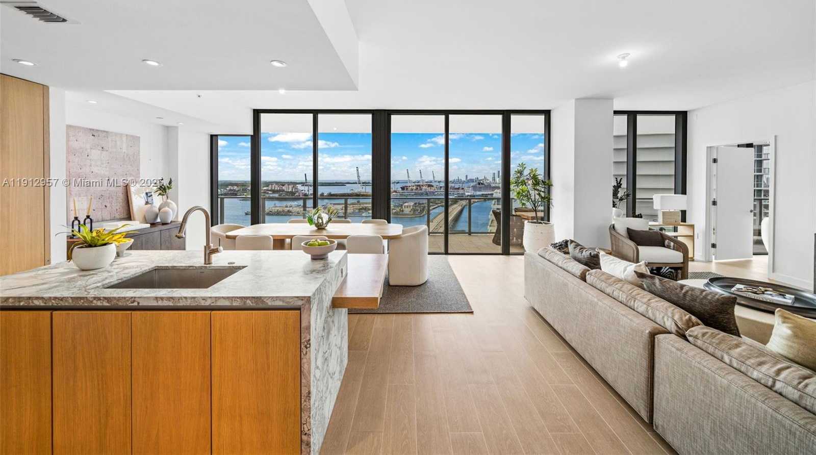 Small Image of 500 ALTON RD #2303, Miami Beach Number 15