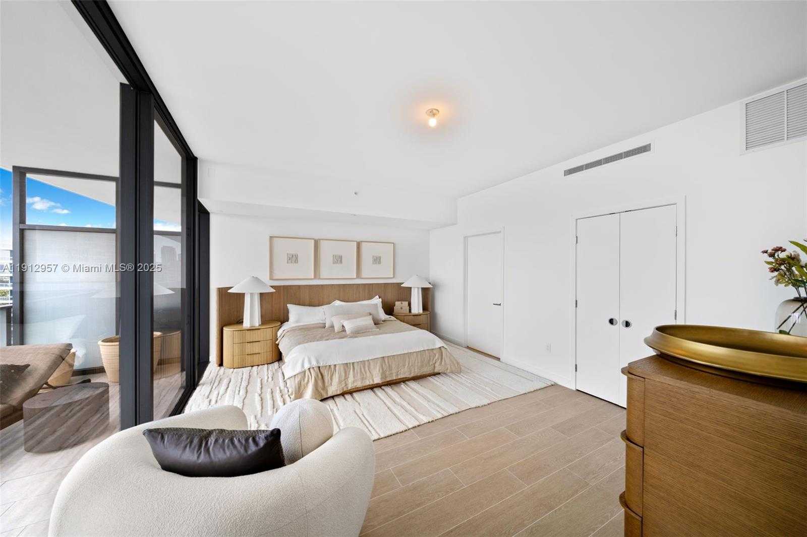 Small Image of 500 ALTON RD #2303, Miami Beach Number 18