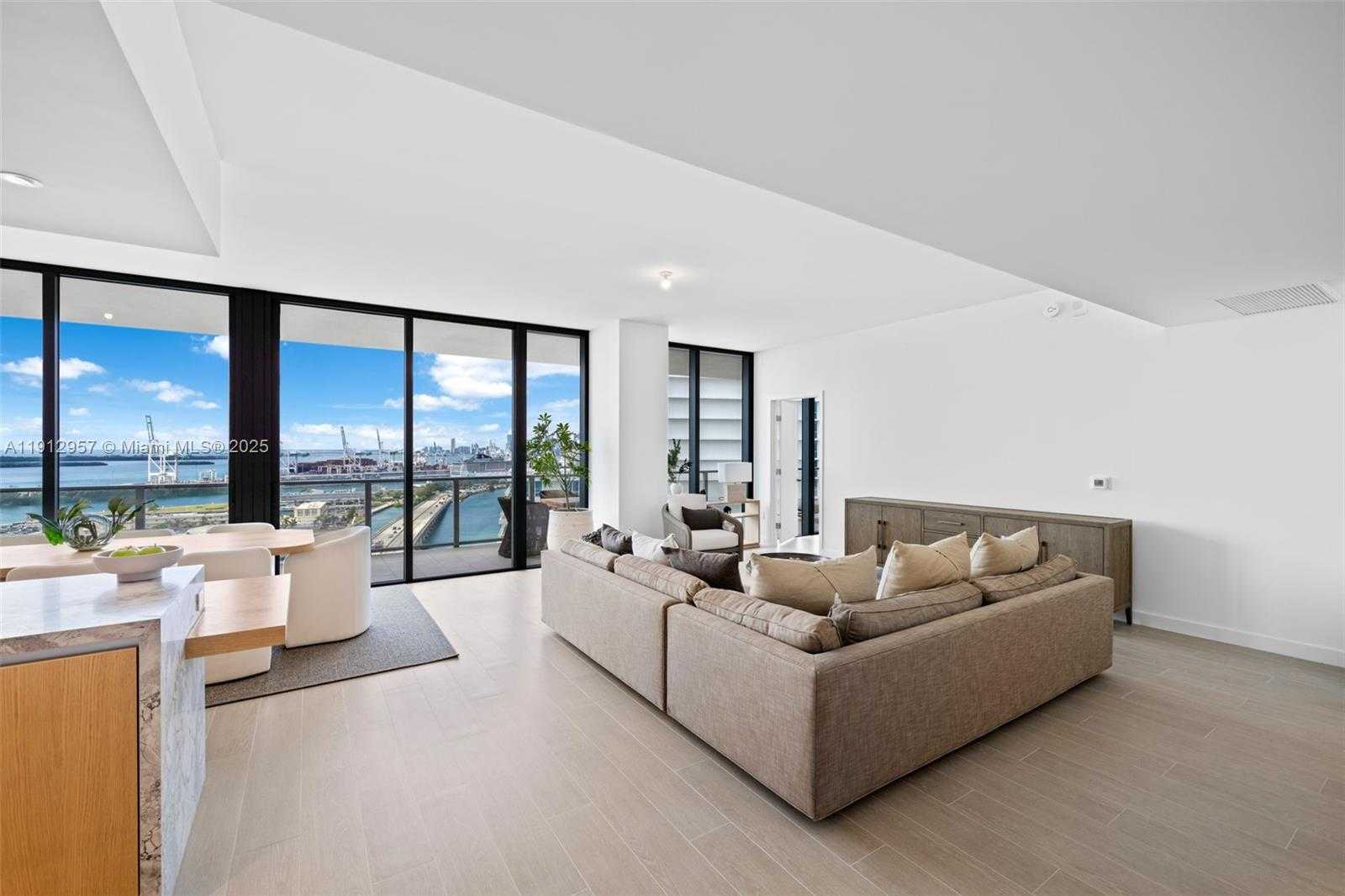 Small Image of 500 ALTON RD #2303, Miami Beach Number 4