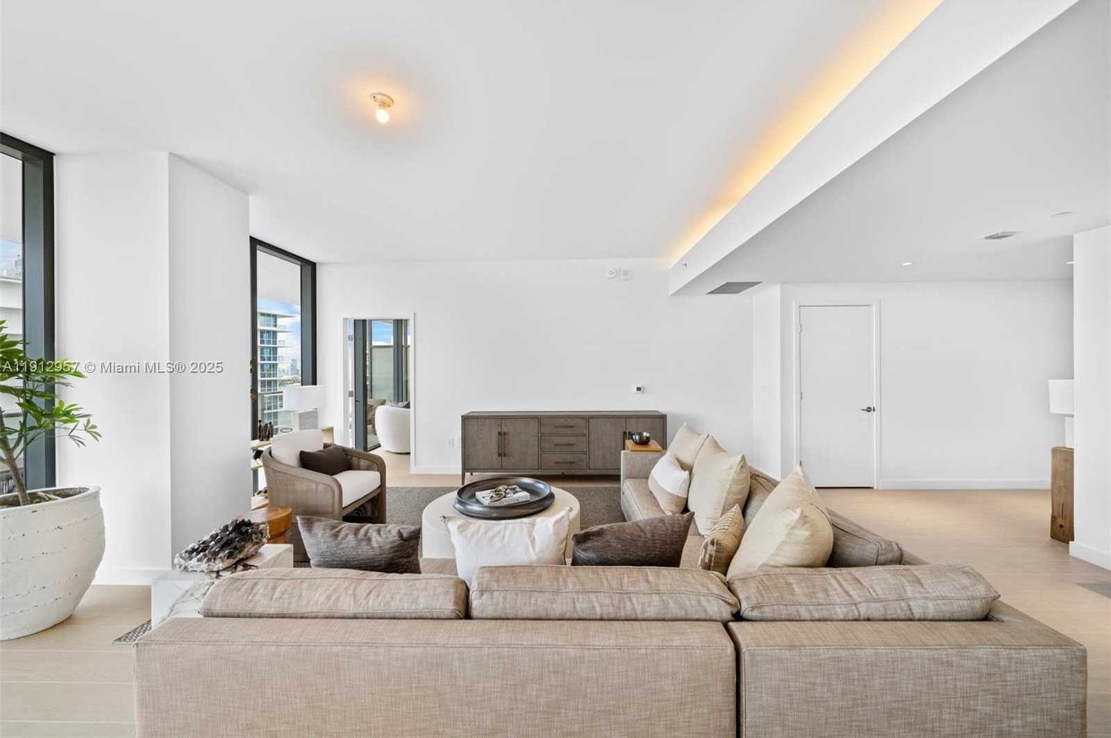 Small Image of 500 ALTON RD #2303, Miami Beach Number 5