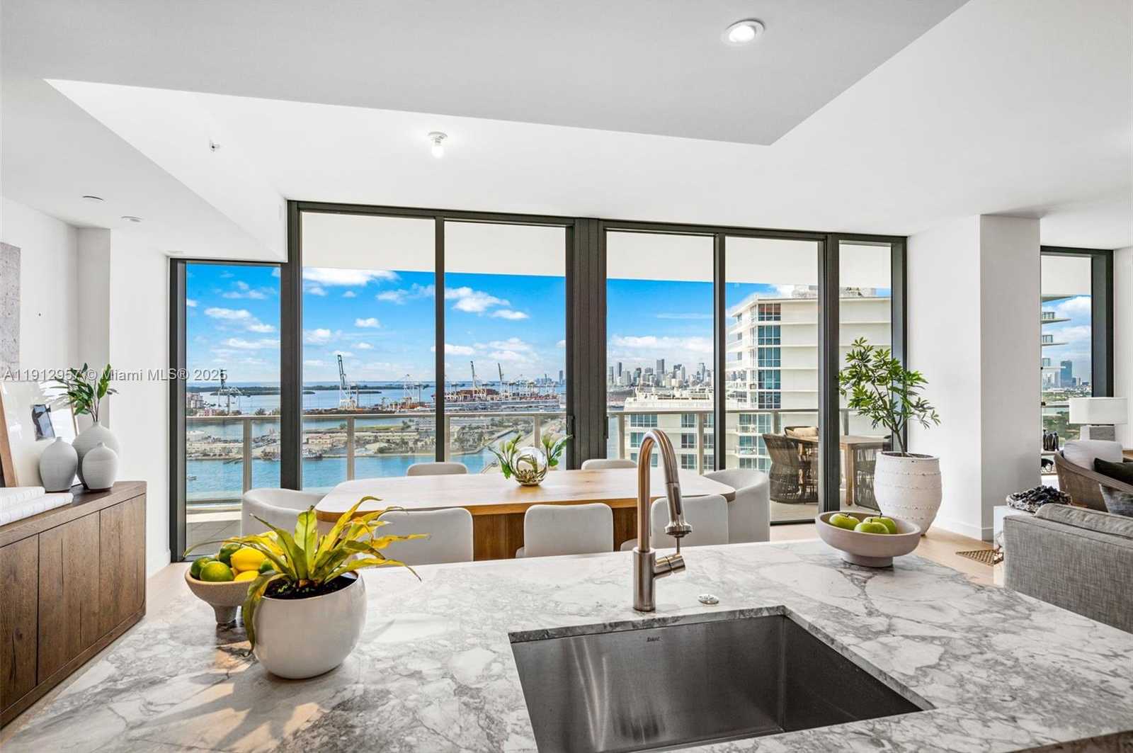 Small Image of 500 ALTON RD #2303, Miami Beach Number 9