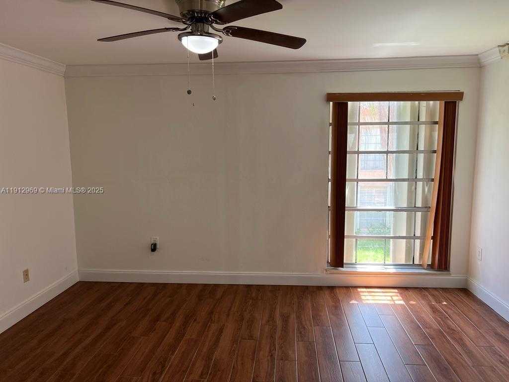 Small Image of 7160 FAIRWAY DR #J18, Miami Lakes Number 12