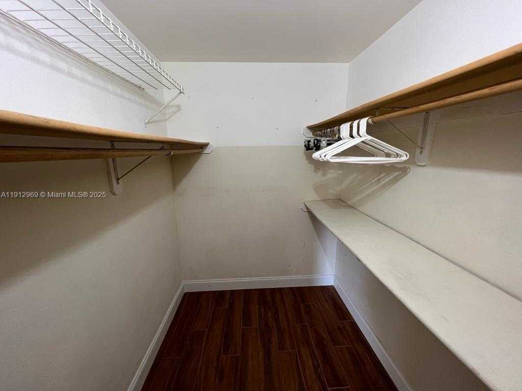 Small Image of 7160 FAIRWAY DR #J18, Miami Lakes Number 15