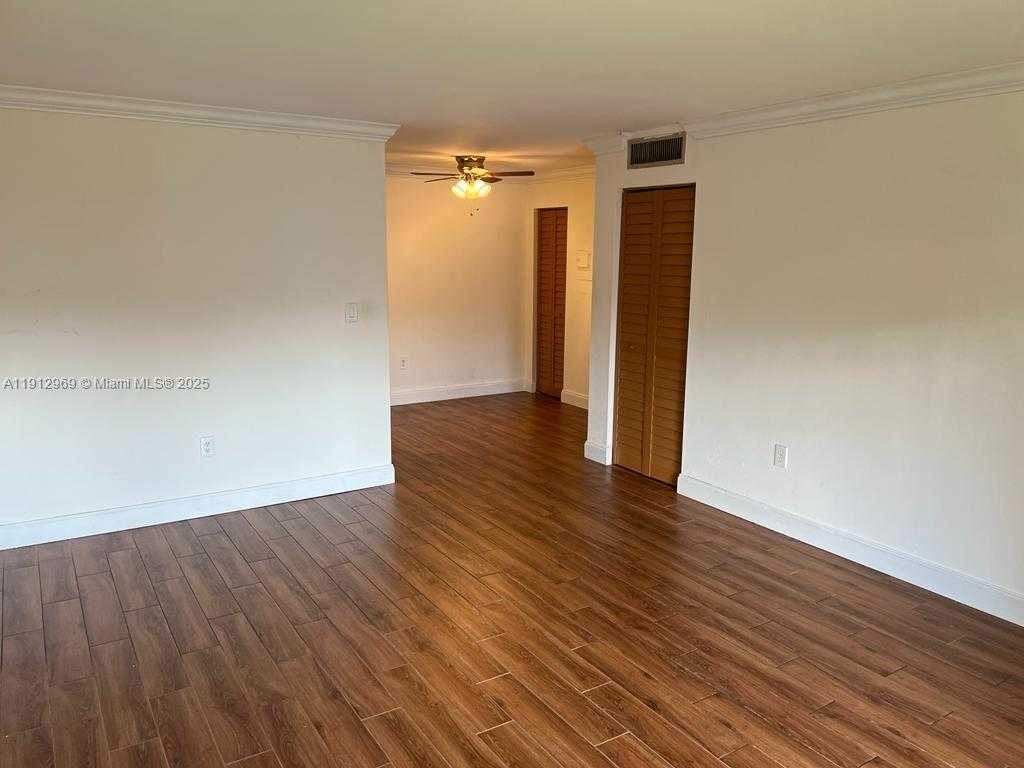 Small Image of 7160 FAIRWAY DR #J18, Miami Lakes Number 3