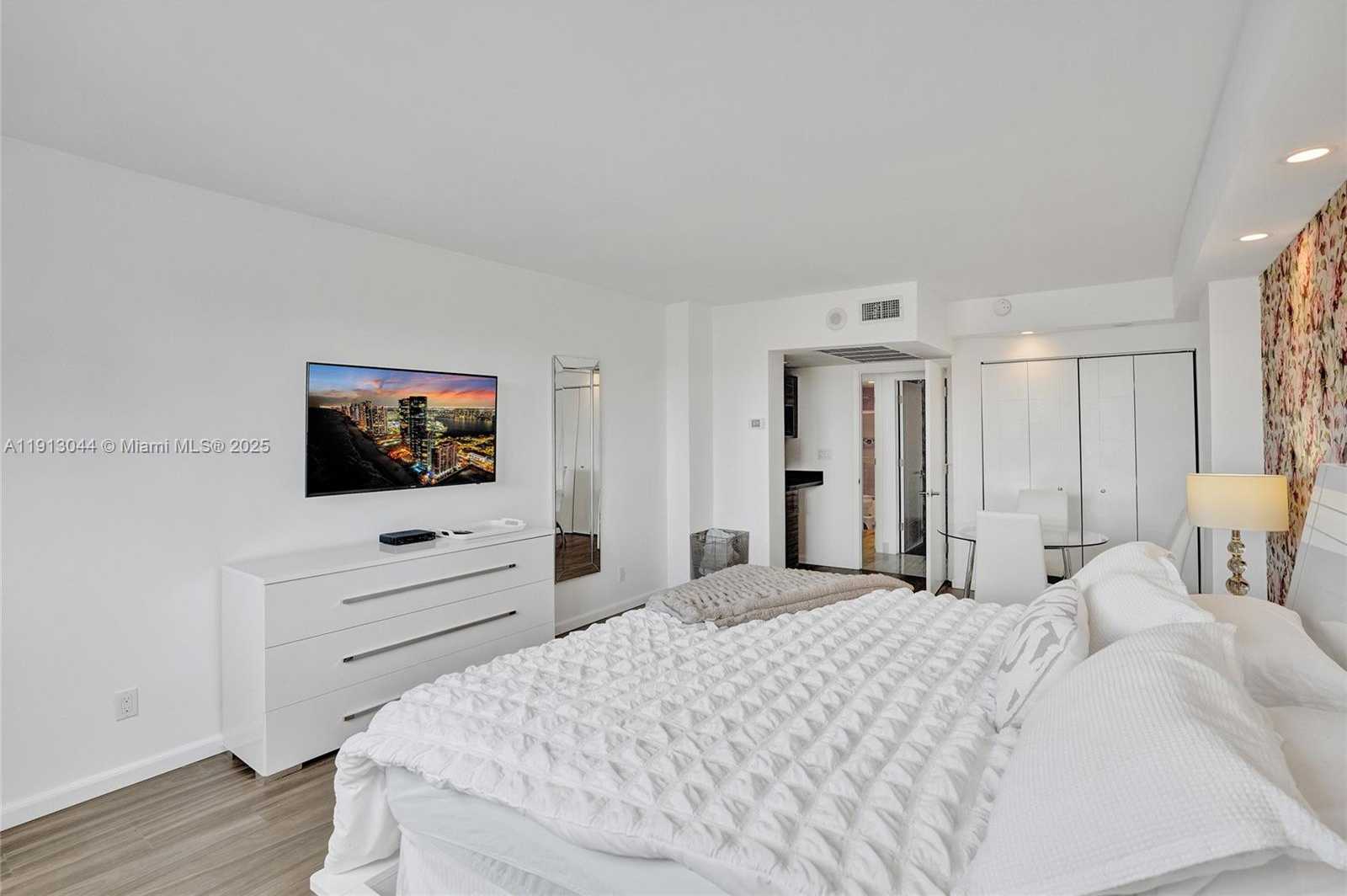 Small Image of 19370 COLLINS AVE #426, Sunny Isles Beach Number 19