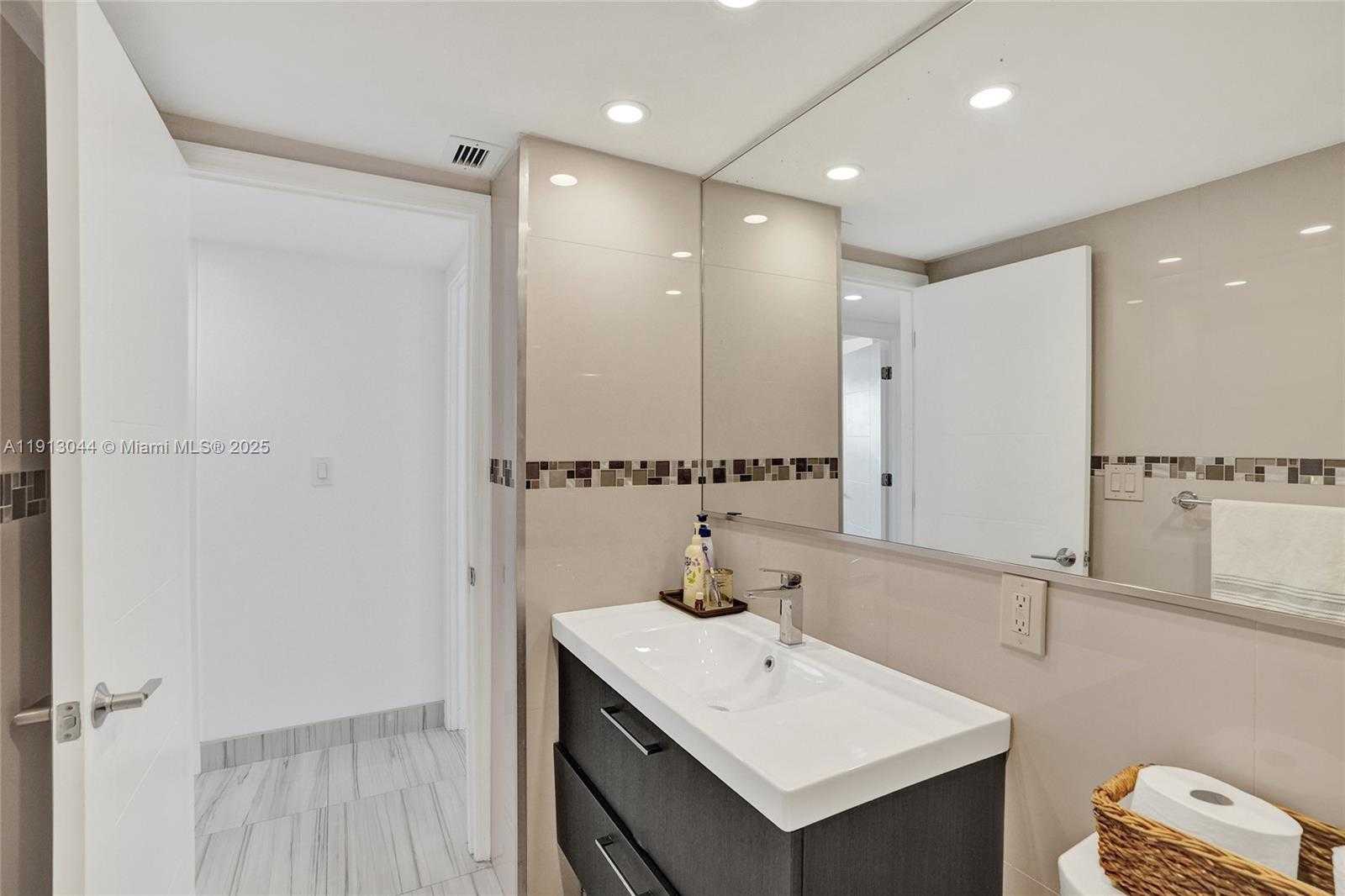 Small Image of 19370 COLLINS AVE #426, Sunny Isles Beach Number 25