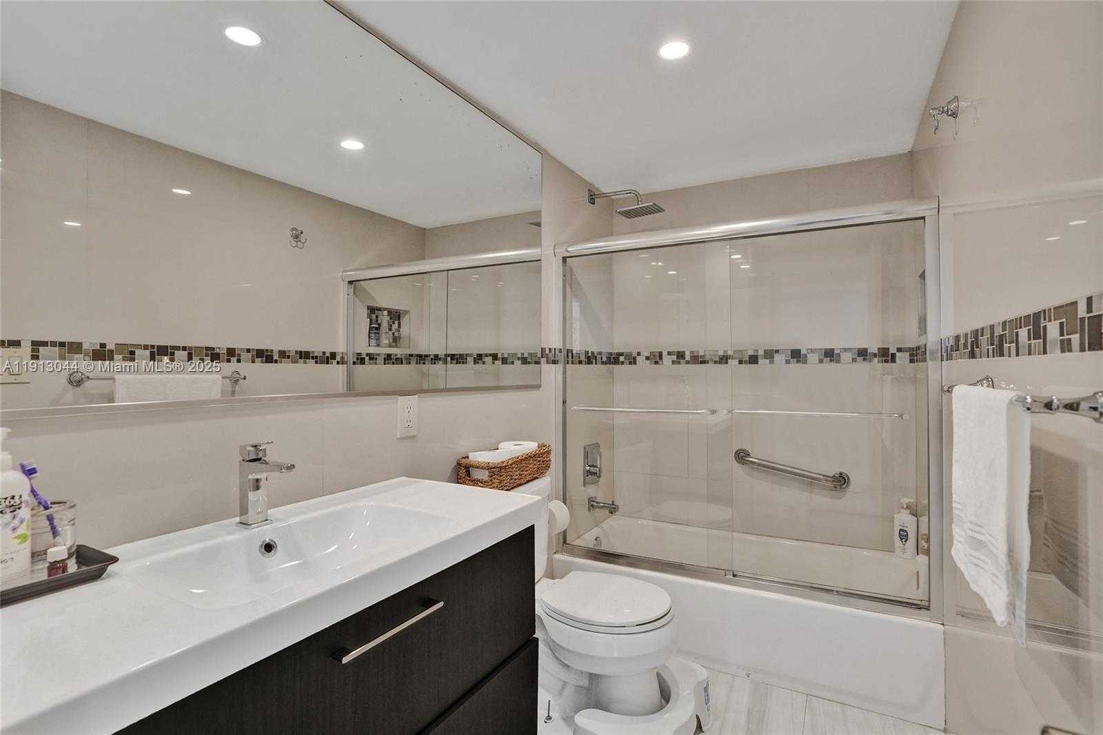 Small Image of 19370 COLLINS AVE #426, Sunny Isles Beach Number 26