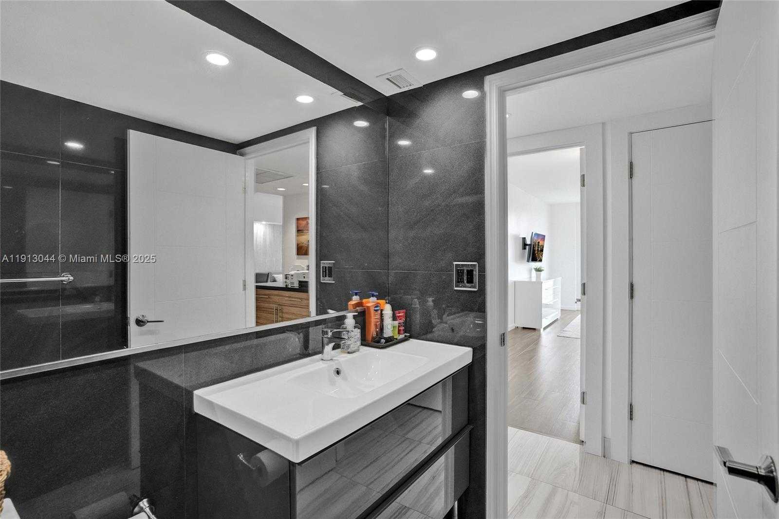 Small Image of 19370 COLLINS AVE #426, Sunny Isles Beach Number 27