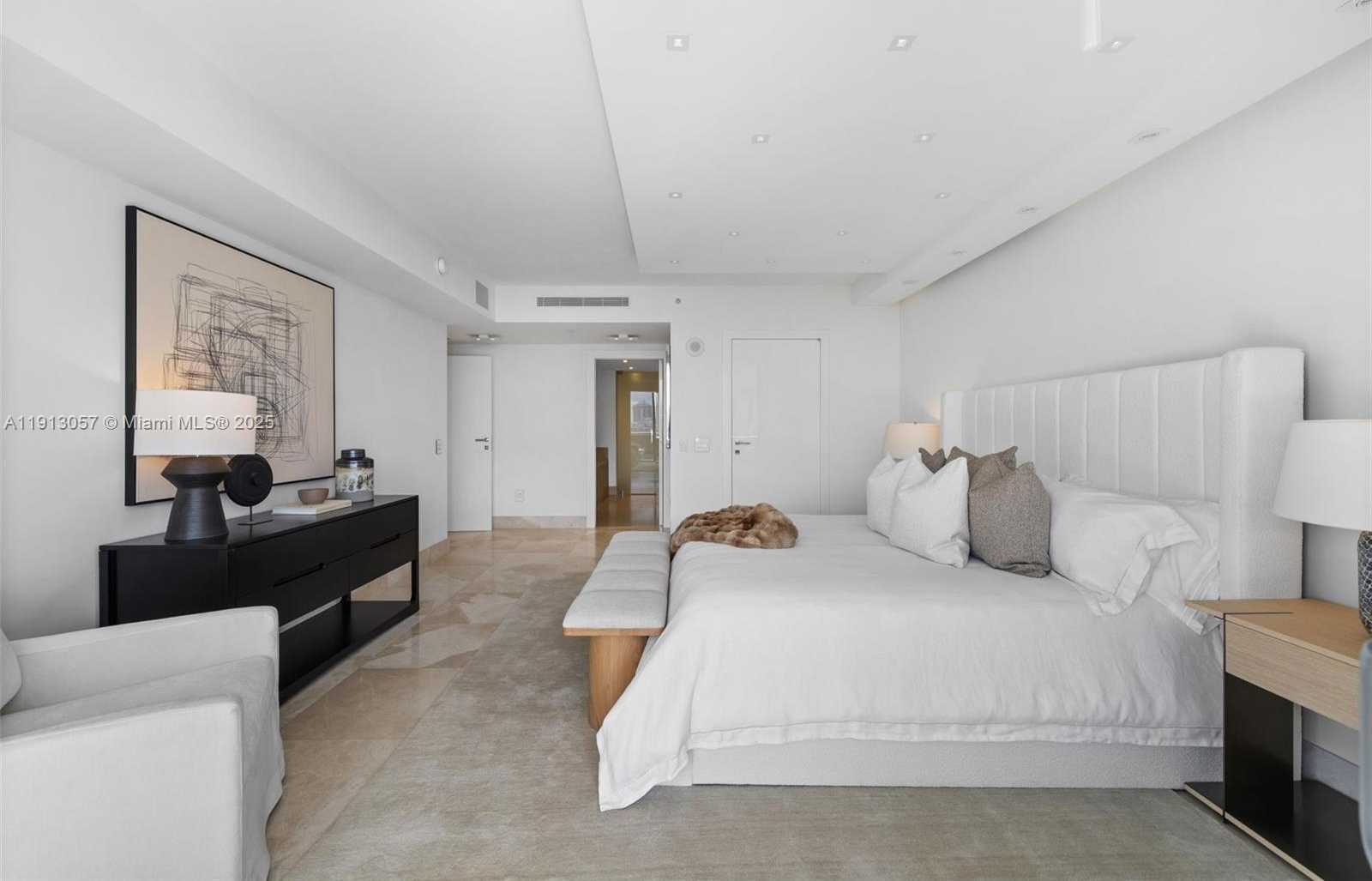 Small Image of 5875 COLLINS AVE #1908, Miami Beach Number 13
