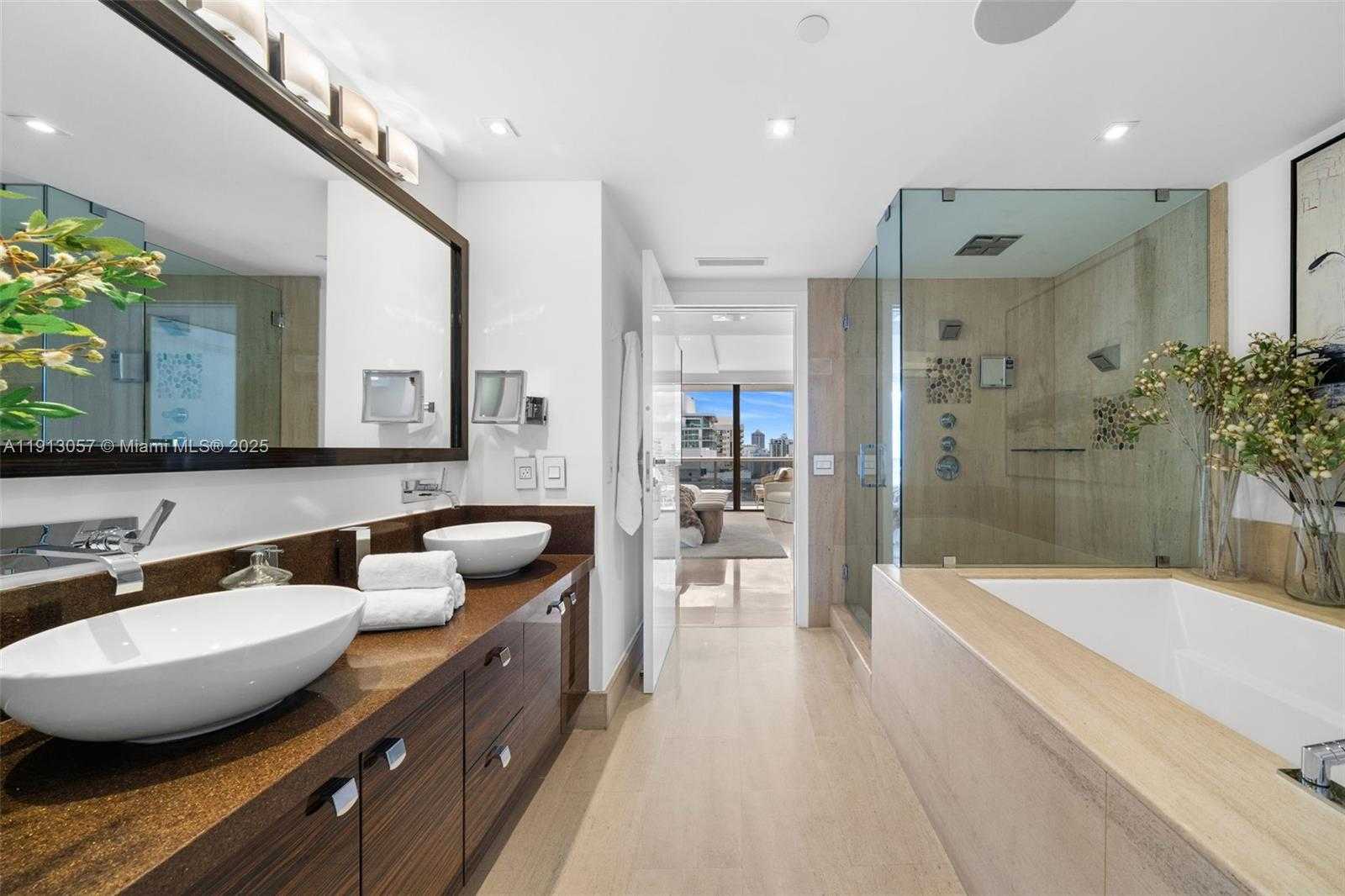 Small Image of 5875 COLLINS AVE #1908, Miami Beach Number 14