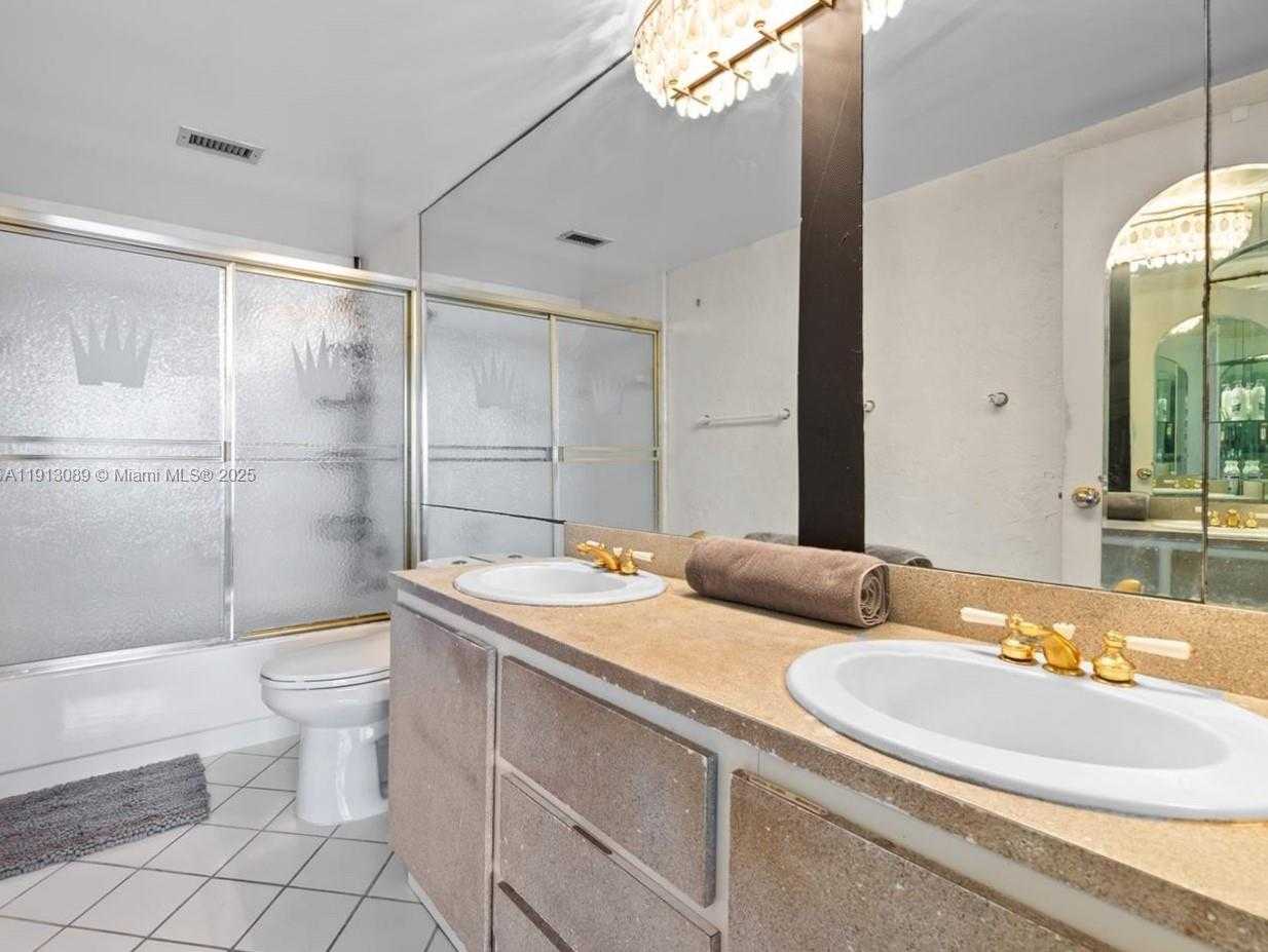 Small Image of 900 BAY DR #624-622-620, Miami Beach Number 21