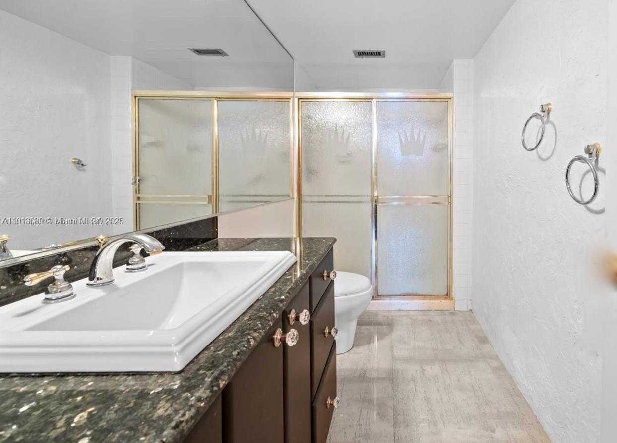 Small Image of 900 BAY DR #624-622-620, Miami Beach Number 24