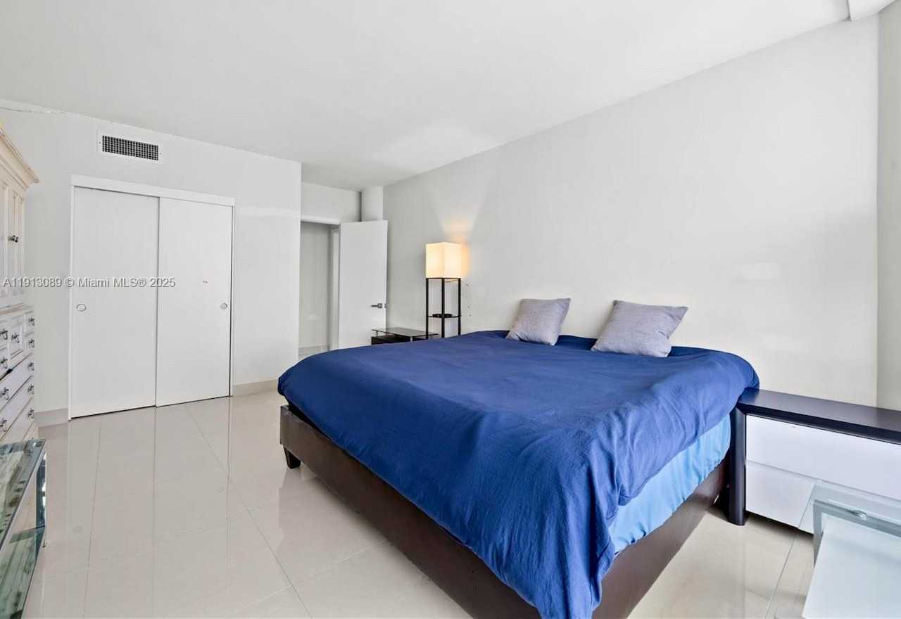 Small Image of 900 BAY DR #624-622-620, Miami Beach Number 9