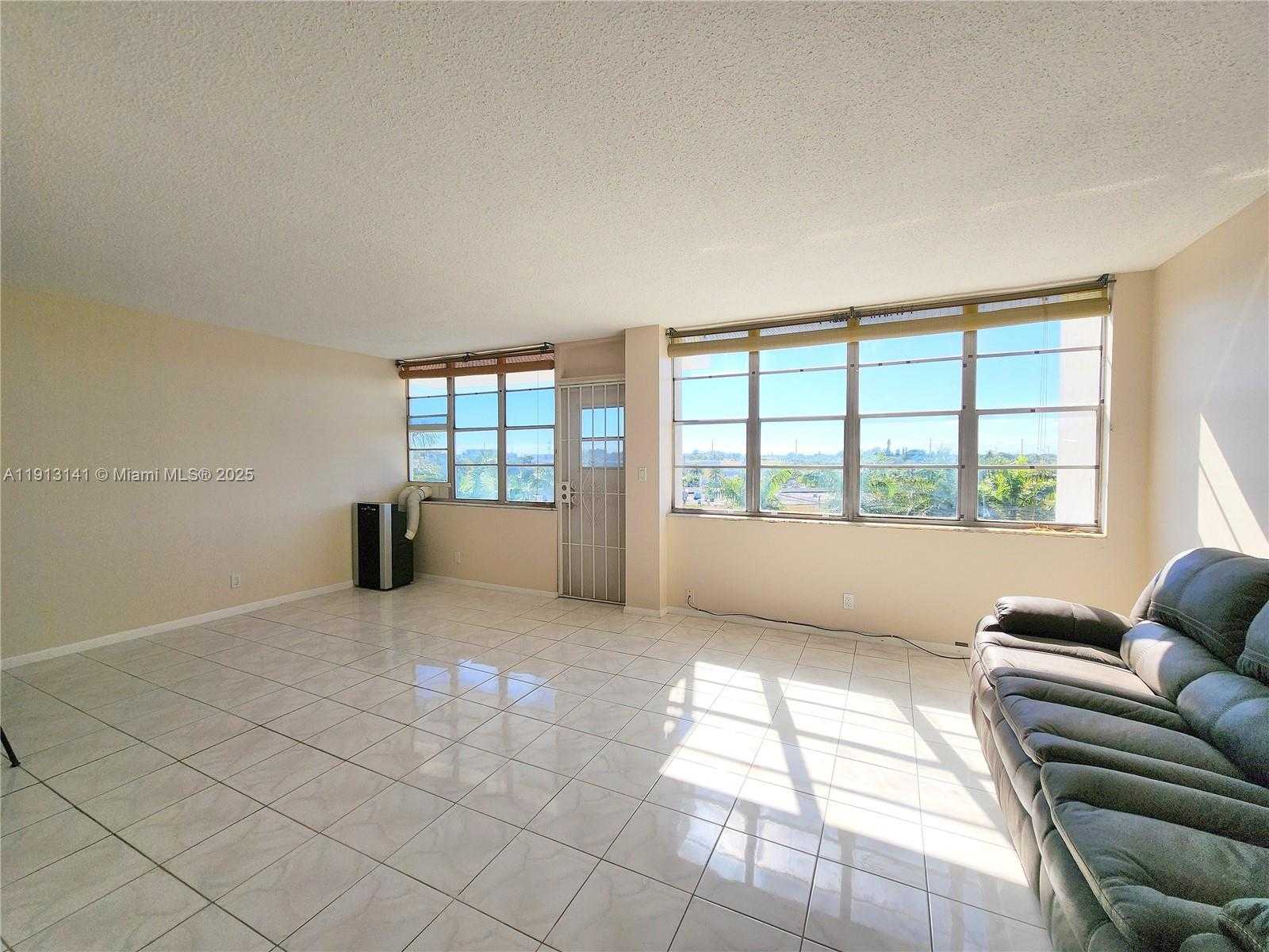 Small Image of 2025 NORTH EAST 164TH ST #503, North Miami Beach Number 9