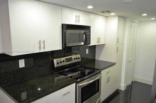 Small Image of 290 174TH ST #M10, Sunny Isles Beach Number 1