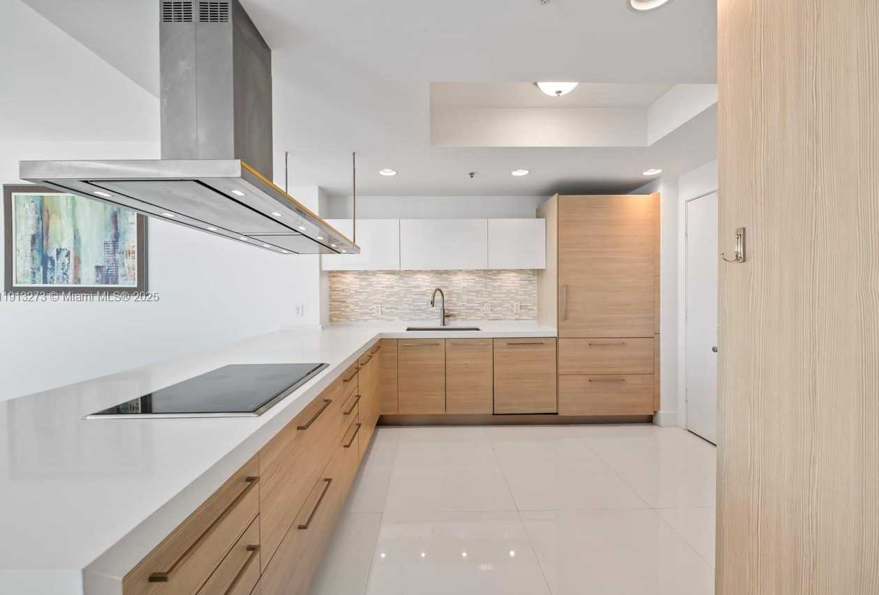 Small Image of 17301 BISCAYNE BLVD #811, North Miami Beach Number 10