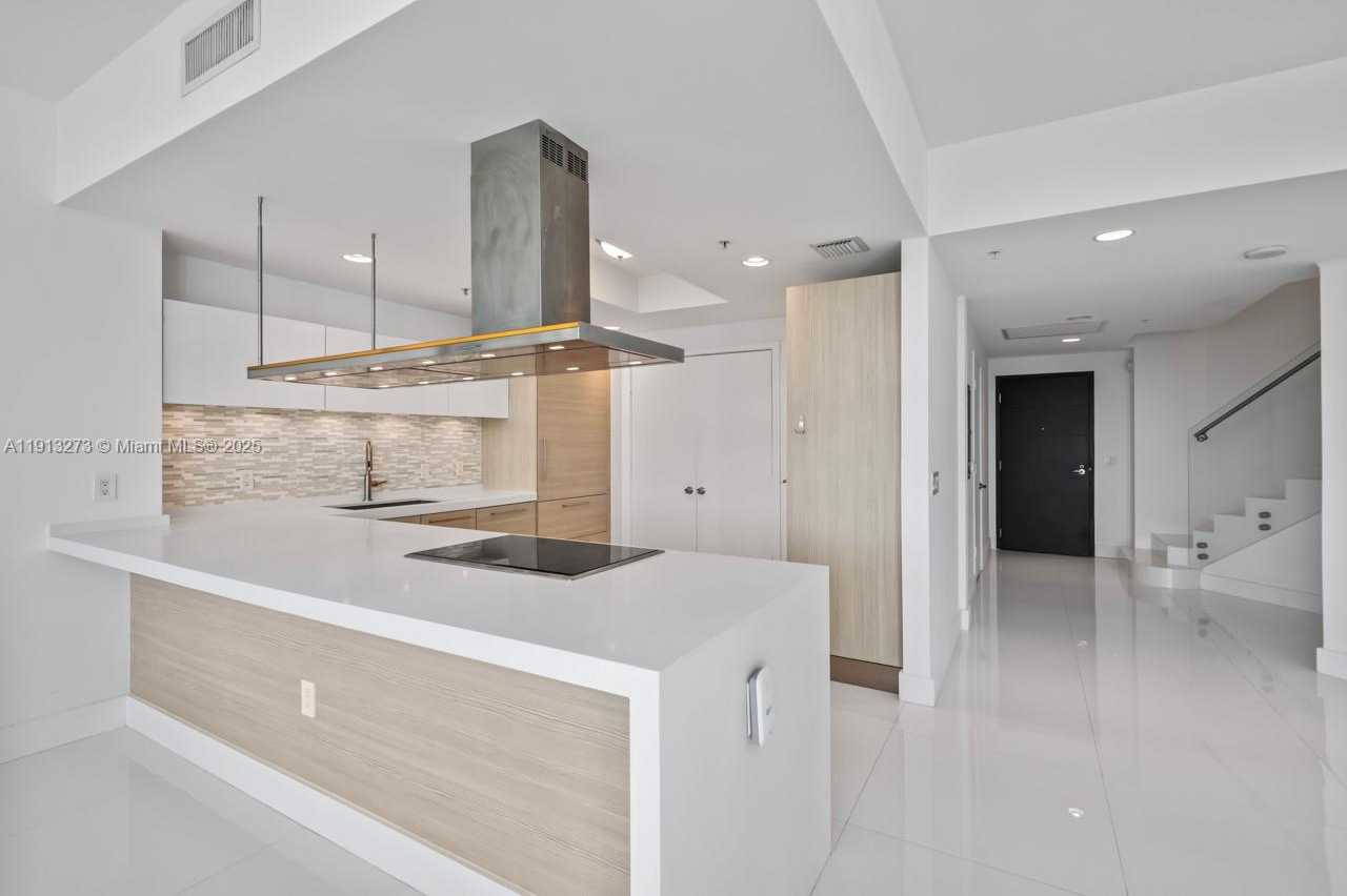 Small Image of 17301 BISCAYNE BLVD #811, North Miami Beach Number 18