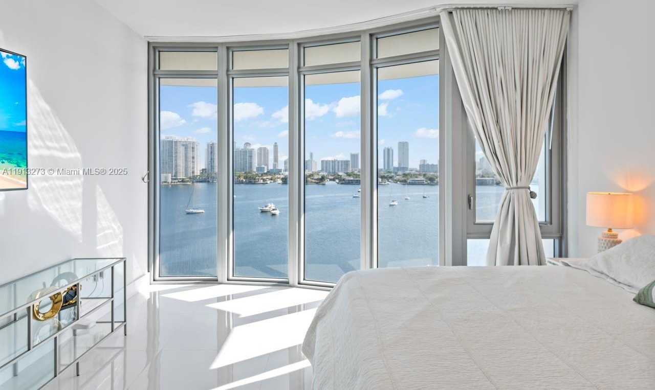 Small Image of 17301 BISCAYNE BLVD #811, North Miami Beach Number 24