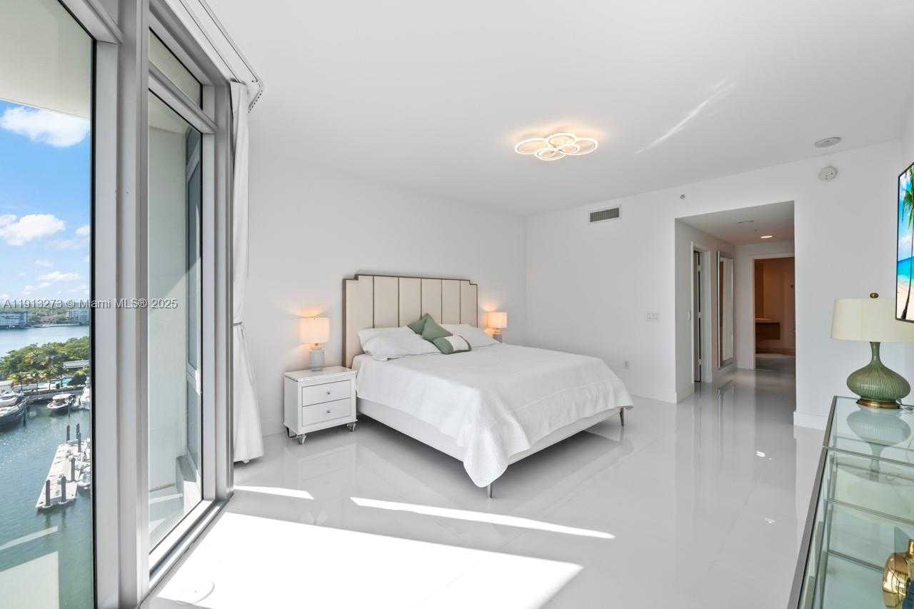 Small Image of 17301 BISCAYNE BLVD #811, North Miami Beach Number 25