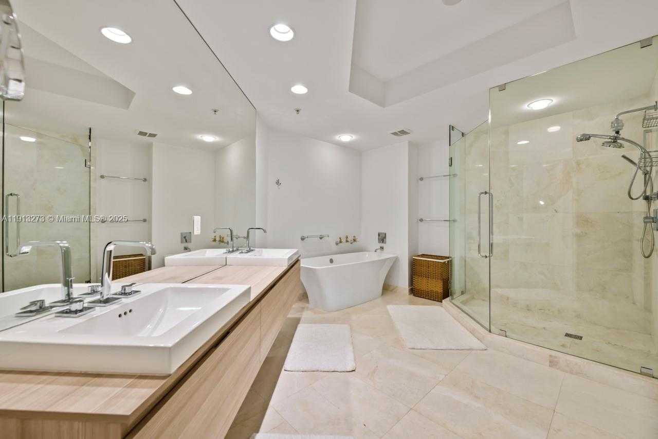Small Image of 17301 BISCAYNE BLVD #811, North Miami Beach Number 26
