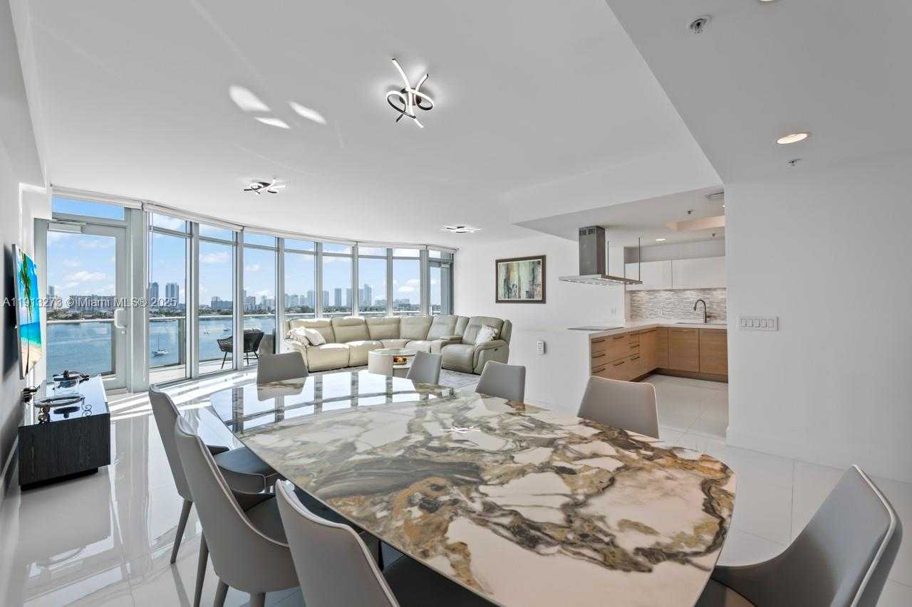 Small Image of 17301 BISCAYNE BLVD #811, North Miami Beach Number 3