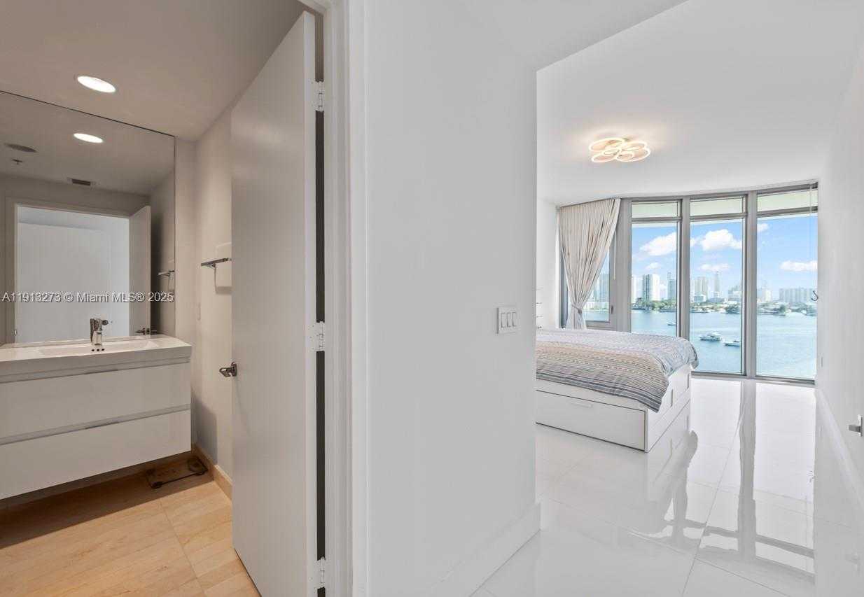Small Image of 17301 BISCAYNE BLVD #811, North Miami Beach Number 32