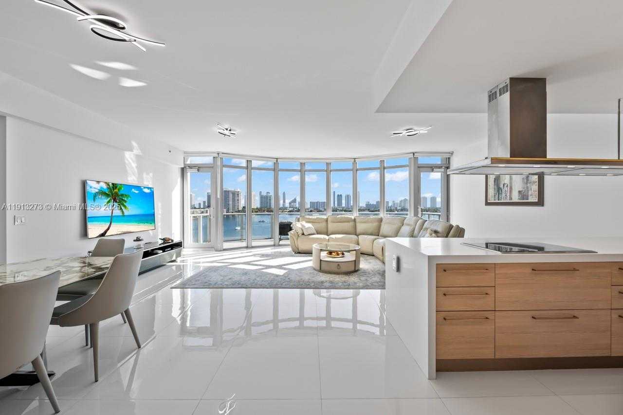 Small Image of 17301 BISCAYNE BLVD #811, North Miami Beach Number 4