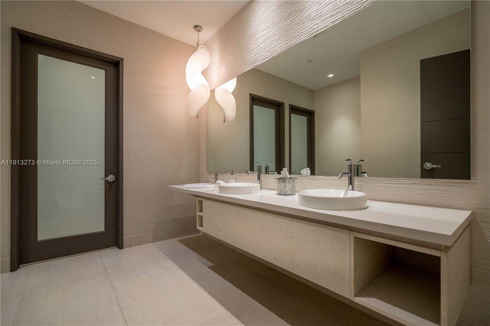 Small Image of 17301 BISCAYNE BLVD #811, North Miami Beach Number 54