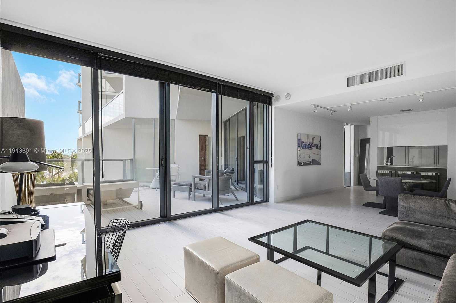 Small Image of 2201 COLLINS AVE #431, Miami Beach Number 4