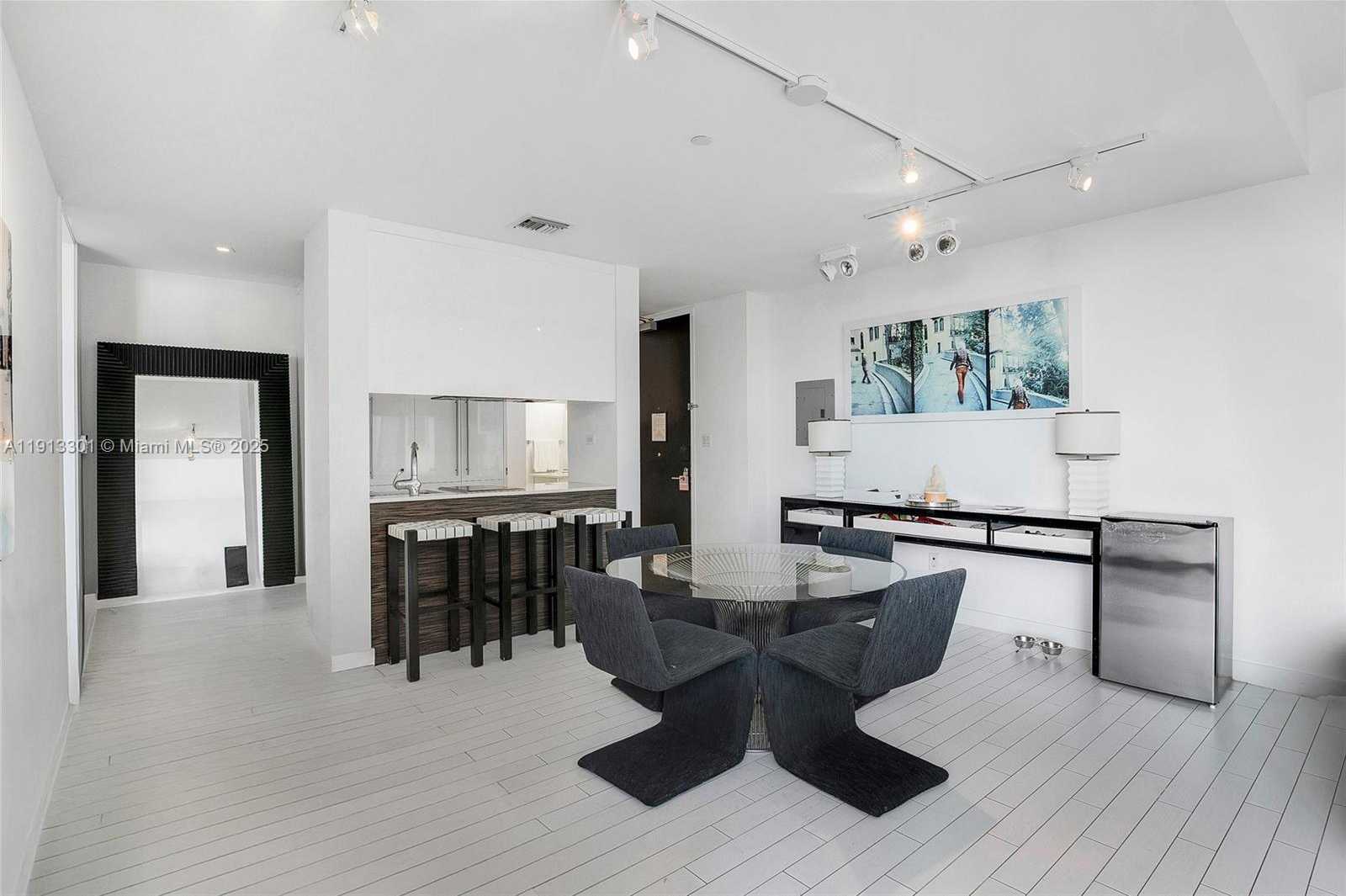 Small Image of 2201 COLLINS AVE #431, Miami Beach Number 5