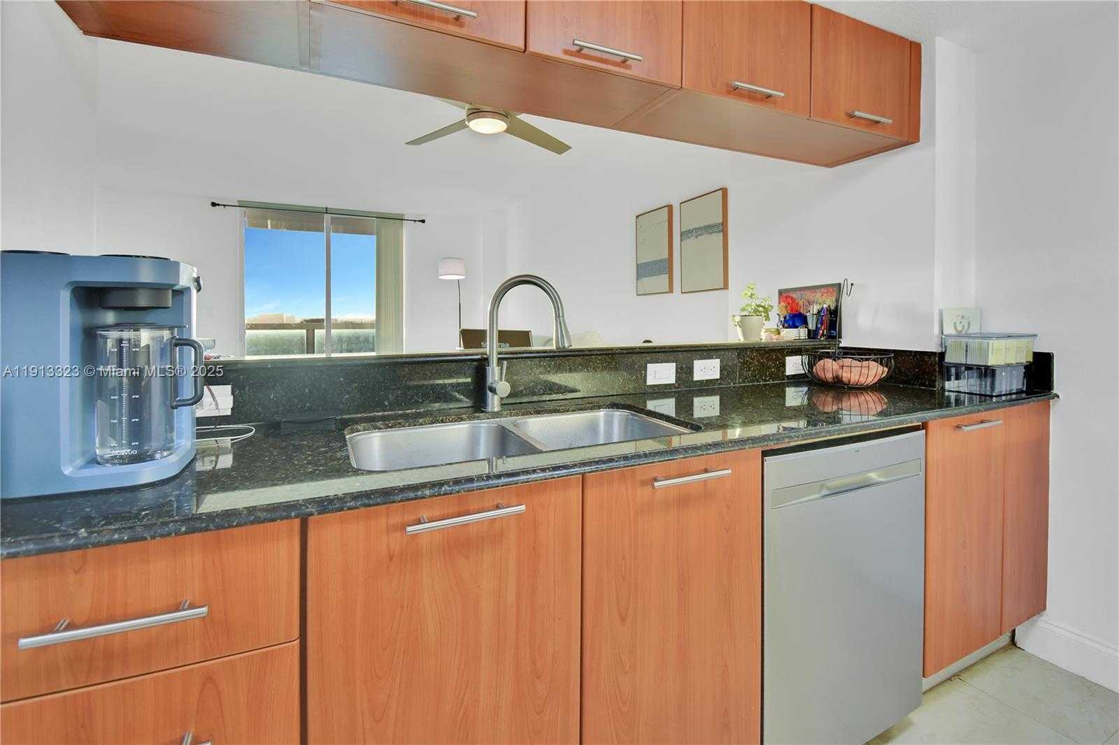 Small Image of 1800 NORTH BAYSHORE DR #2604, Miami Number 10