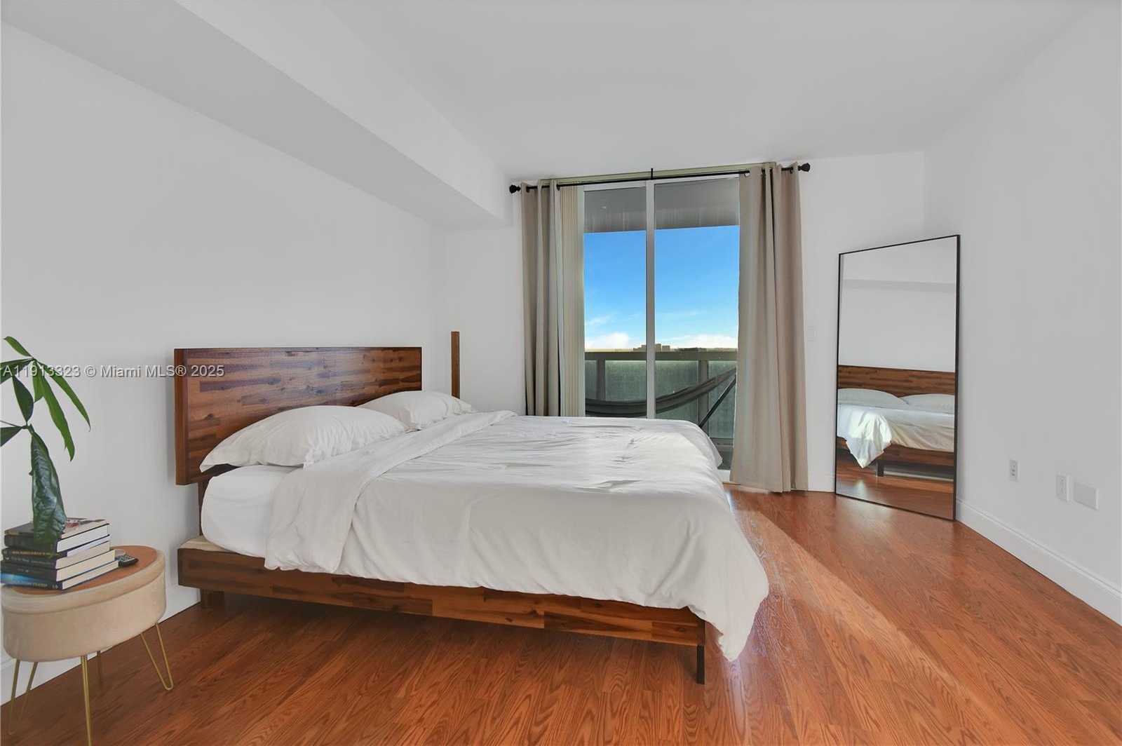 Small Image of 1800 NORTH BAYSHORE DR #2604, Miami Number 12