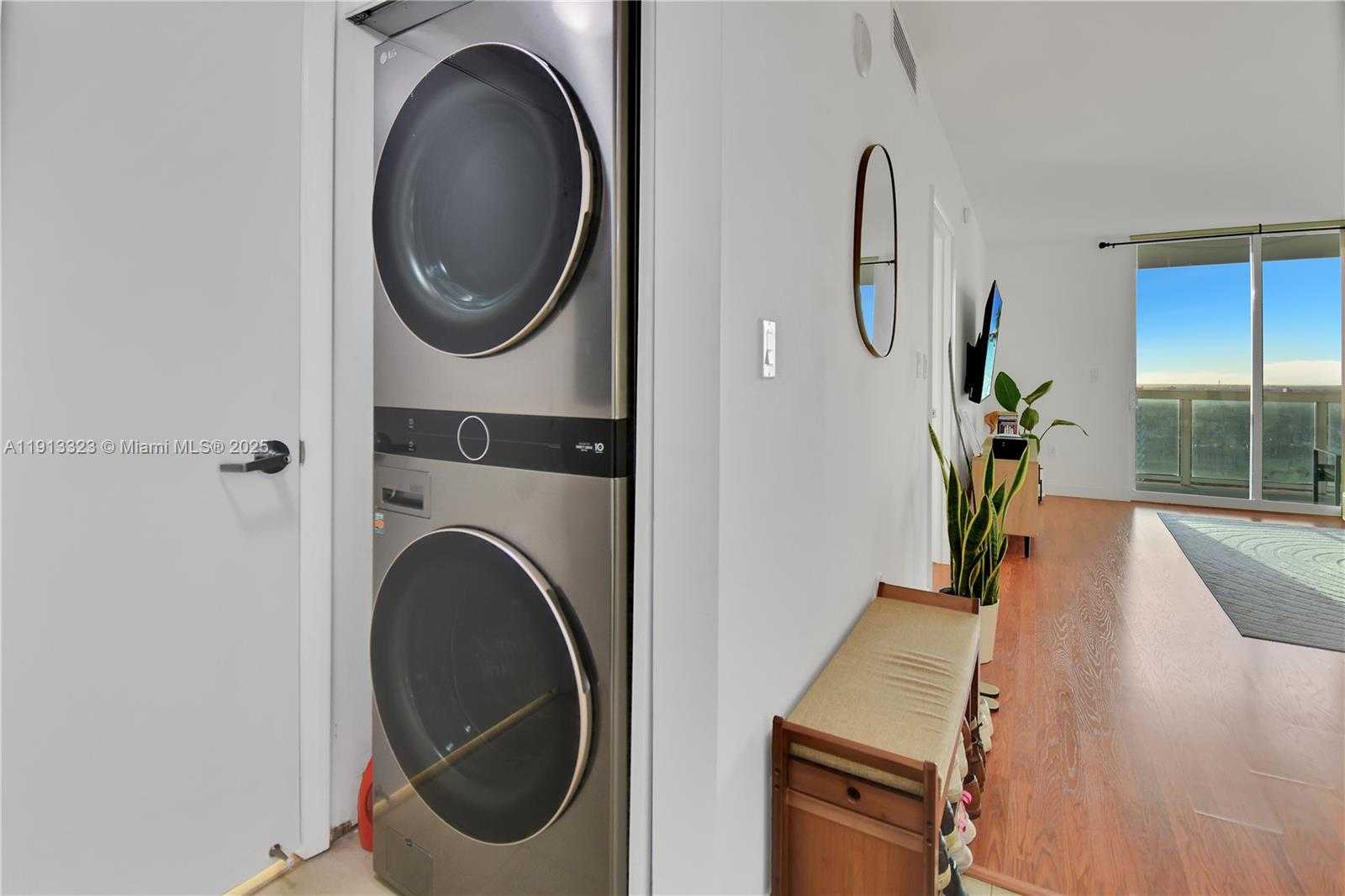 Small Image of 1800 NORTH BAYSHORE DR #2604, Miami Number 6