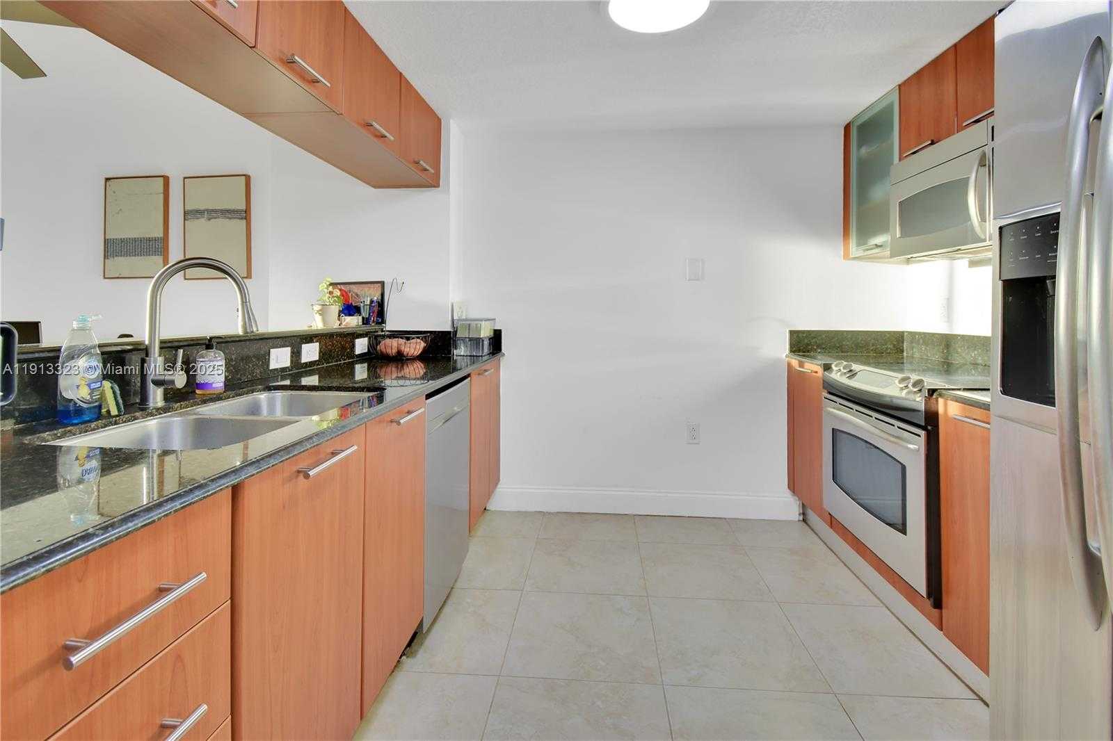 Small Image of 1800 NORTH BAYSHORE DR #2604, Miami Number 7