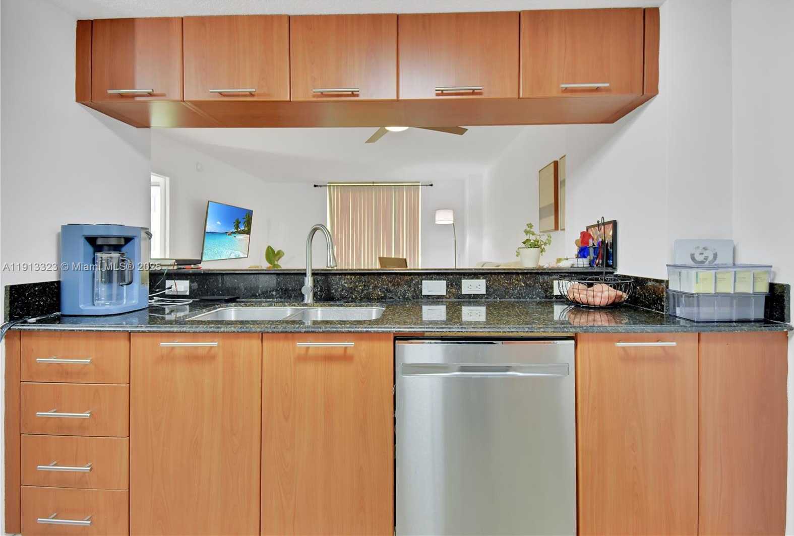 Small Image of 1800 NORTH BAYSHORE DR #2604, Miami Number 9