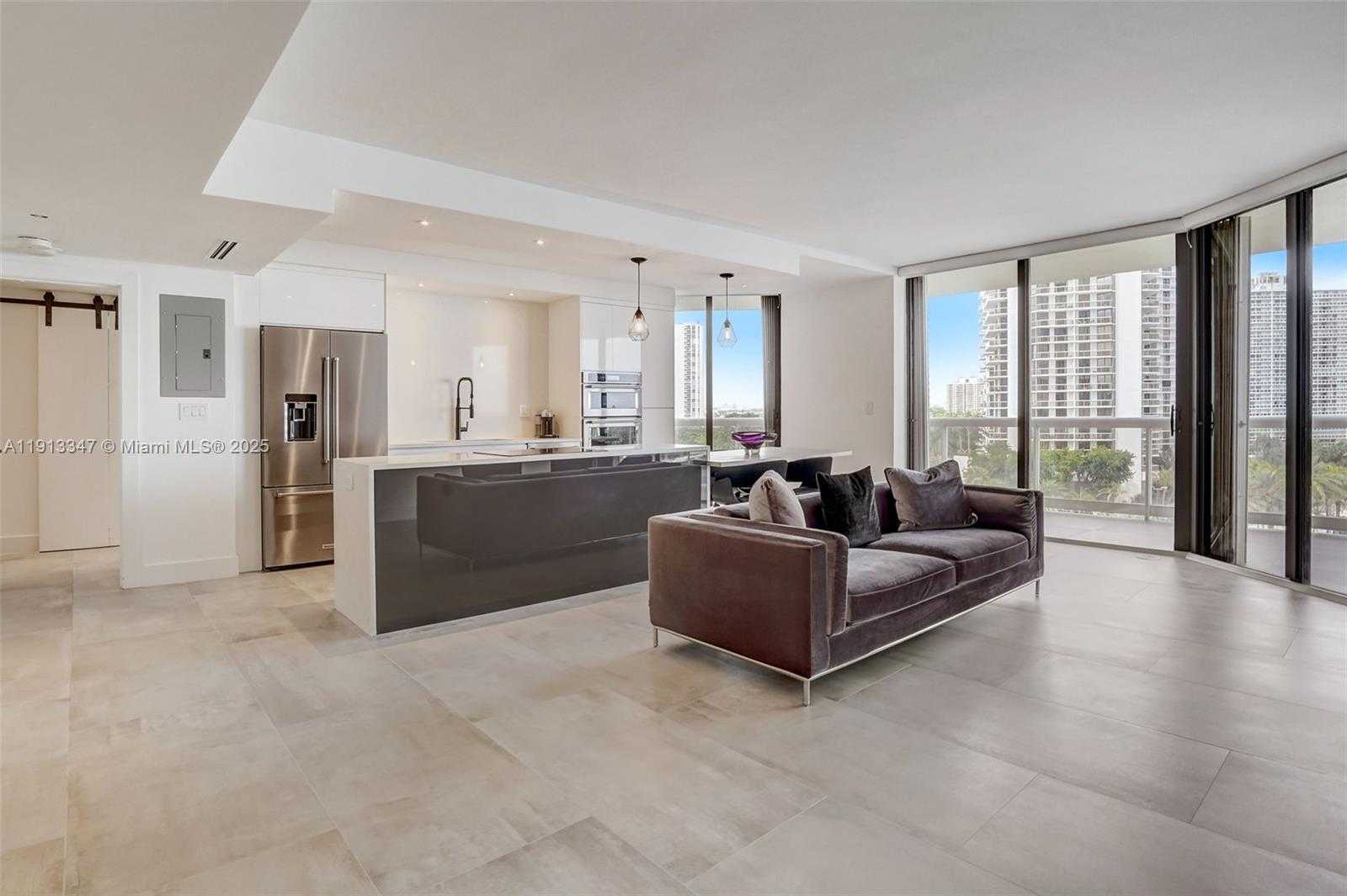 Small Image of 20191 EAST COUNTRY CLUB DR #802, Aventura Number 2