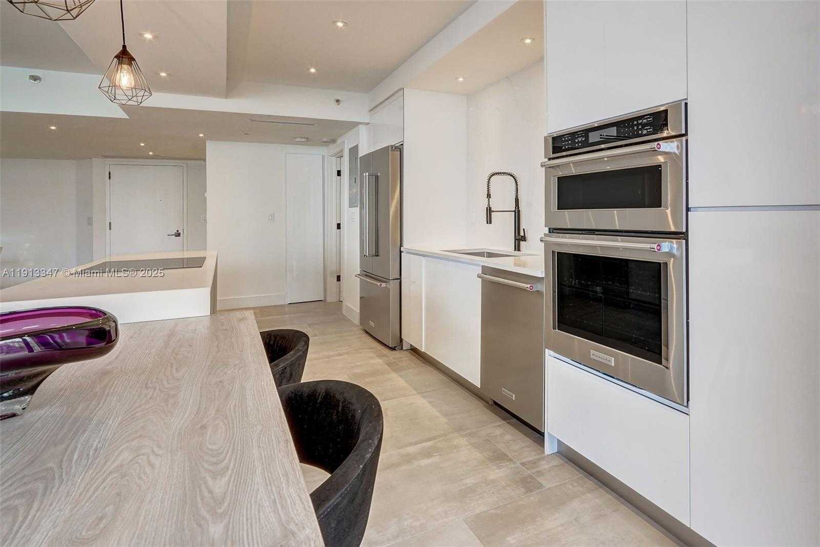 Small Image of 20191 EAST COUNTRY CLUB DR #802, Aventura Number 4