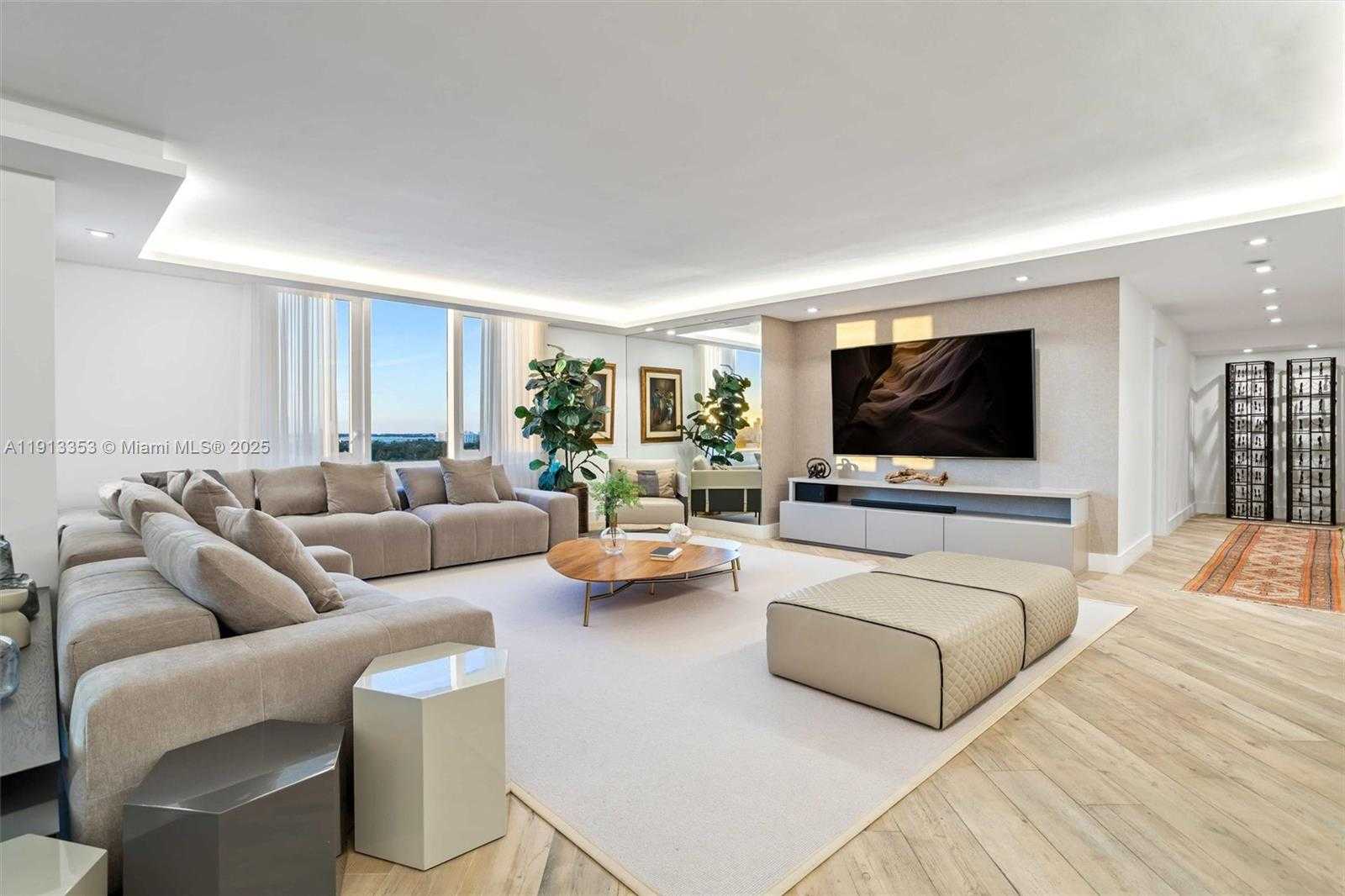 Small Image of 2301 COLLINS AVE #1432, Miami Beach Number 1